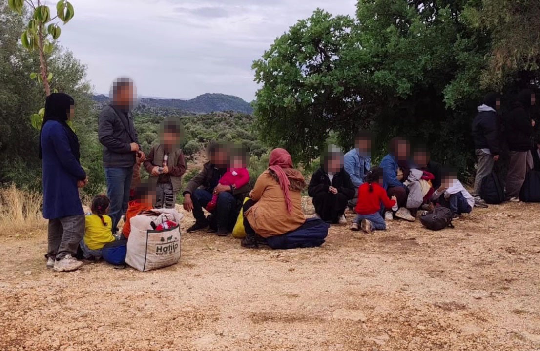 ANTALYA’DA 19 DÜZENSİZ GÖÇMEN VE 3 ORGANİZATÖR YAKALANDI