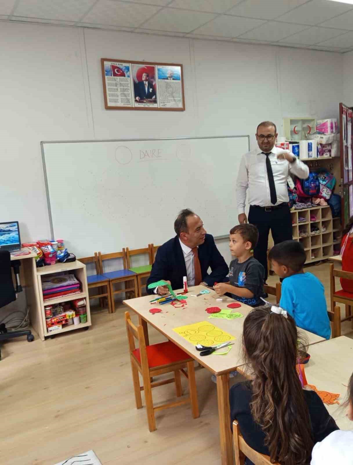 EFELER İLÇE MİLLİ EĞİTİM MÜDÜRÜ ÇOMRUK, ÖĞRENCİLERİN OYUNUNA ORTAK OLDU