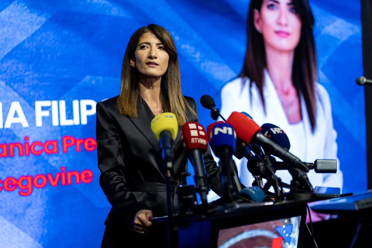 BOSNA HERSEK’TEKİ SEÇİMLERDE BECİROVİC, FİLİPOVİC VE CVİJANOVİC DEVLET BAŞKANLIĞI KONSEYİ ÜYELİĞİ ZAFERLERİNİ İLAN ETTİ