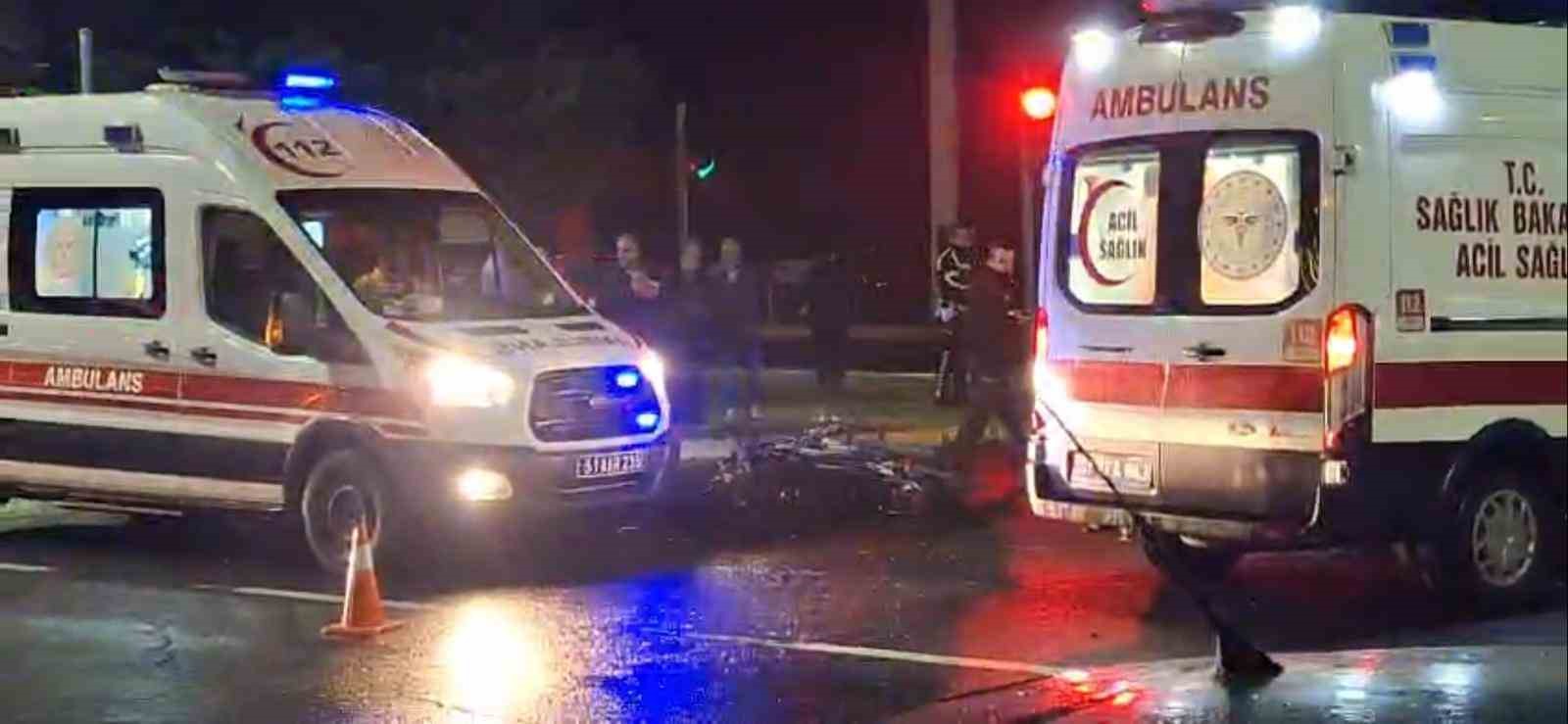 NİĞDE’DE HAFİF TİCARİ ARAÇ İLE MOTOSİKLET ÇARPIŞTI: 2 ÖLÜ, 1 AĞIR YARALI