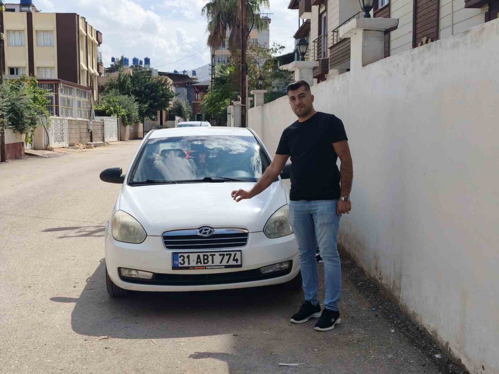 DÜĞÜNDEN YÜKSELEN SİLAH SESLERİ NEDENİYLE KIZINI EVE ÇIKARAN ADAMIN ARACINA YORGUN MERMİ İSABET ETTİ