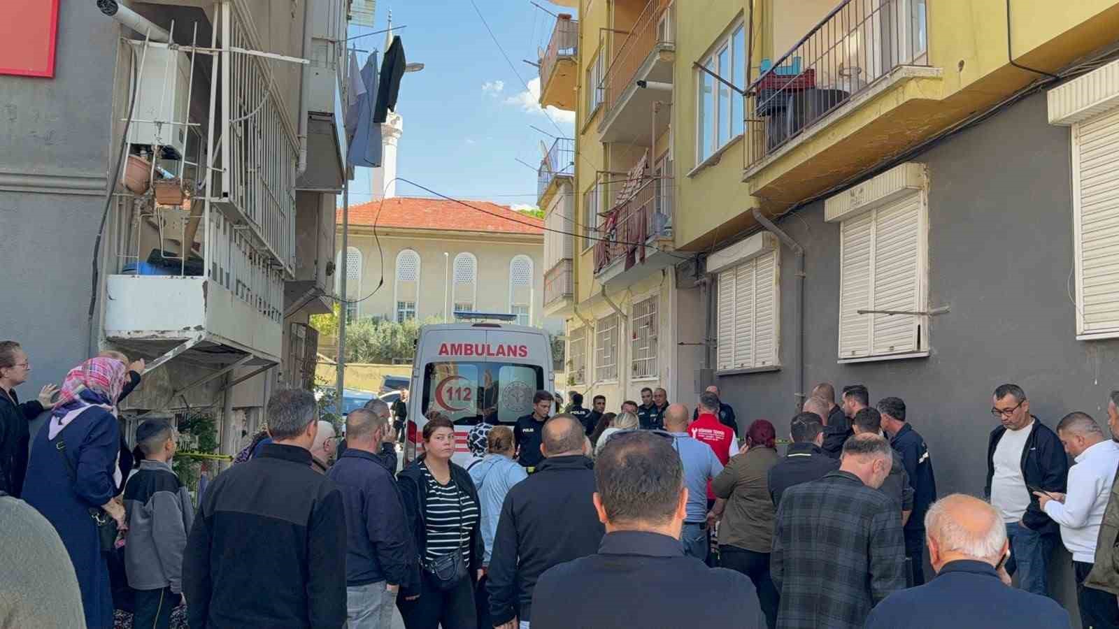 GEMLİK’TE YAŞLI ÇİFT EVLERİNDE ÖLÜ BULUNDU