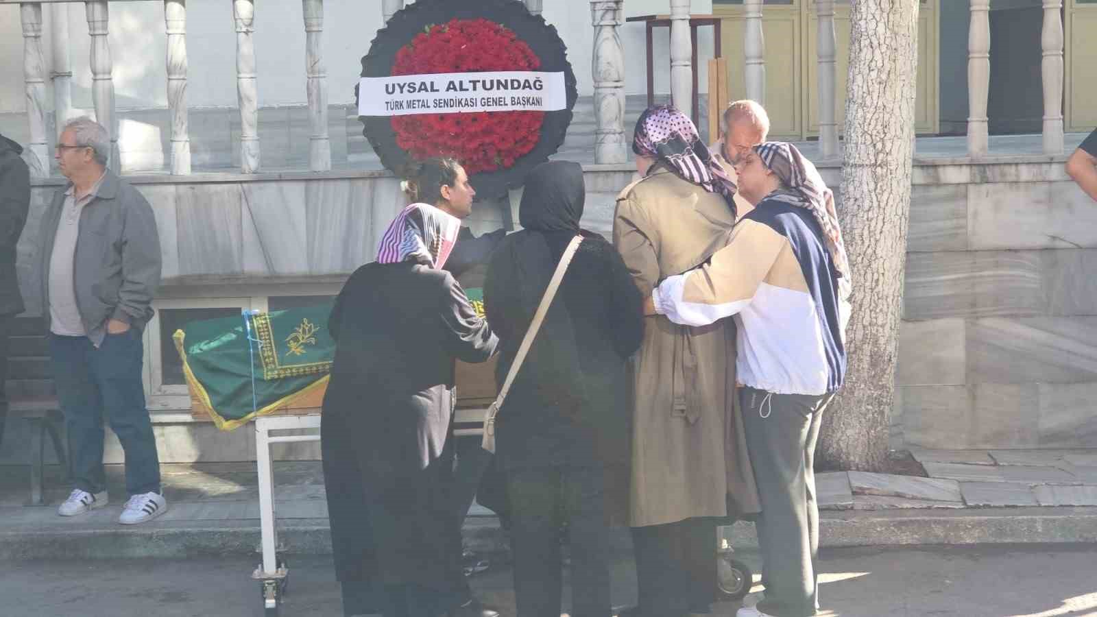 FABRİKADA ÇATIDAN DÜŞEREK HAYATINI KAYBEDEN GENÇ TOPRAĞA VERİLDİ