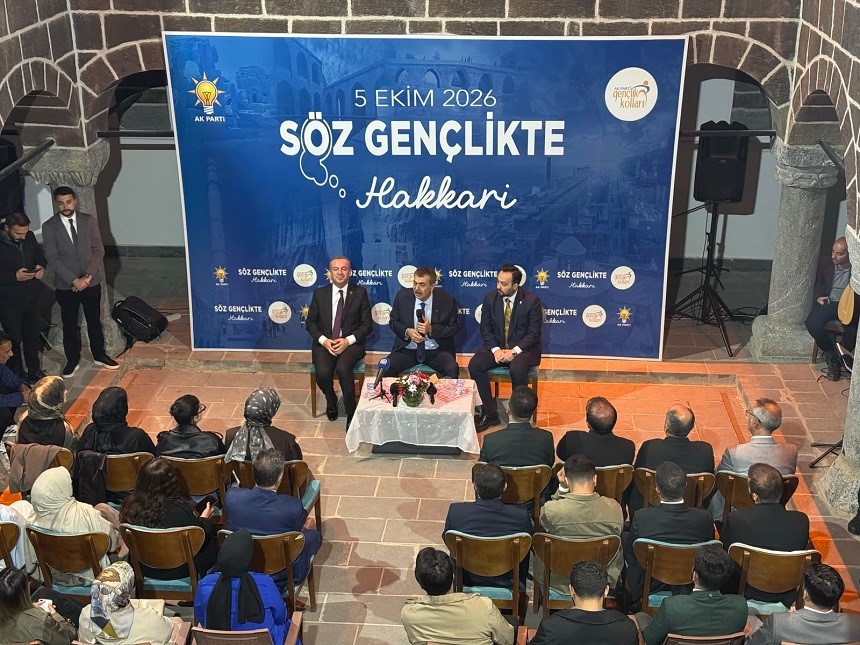 BAKAN TEKİN GENÇLERLE BULUŞTU