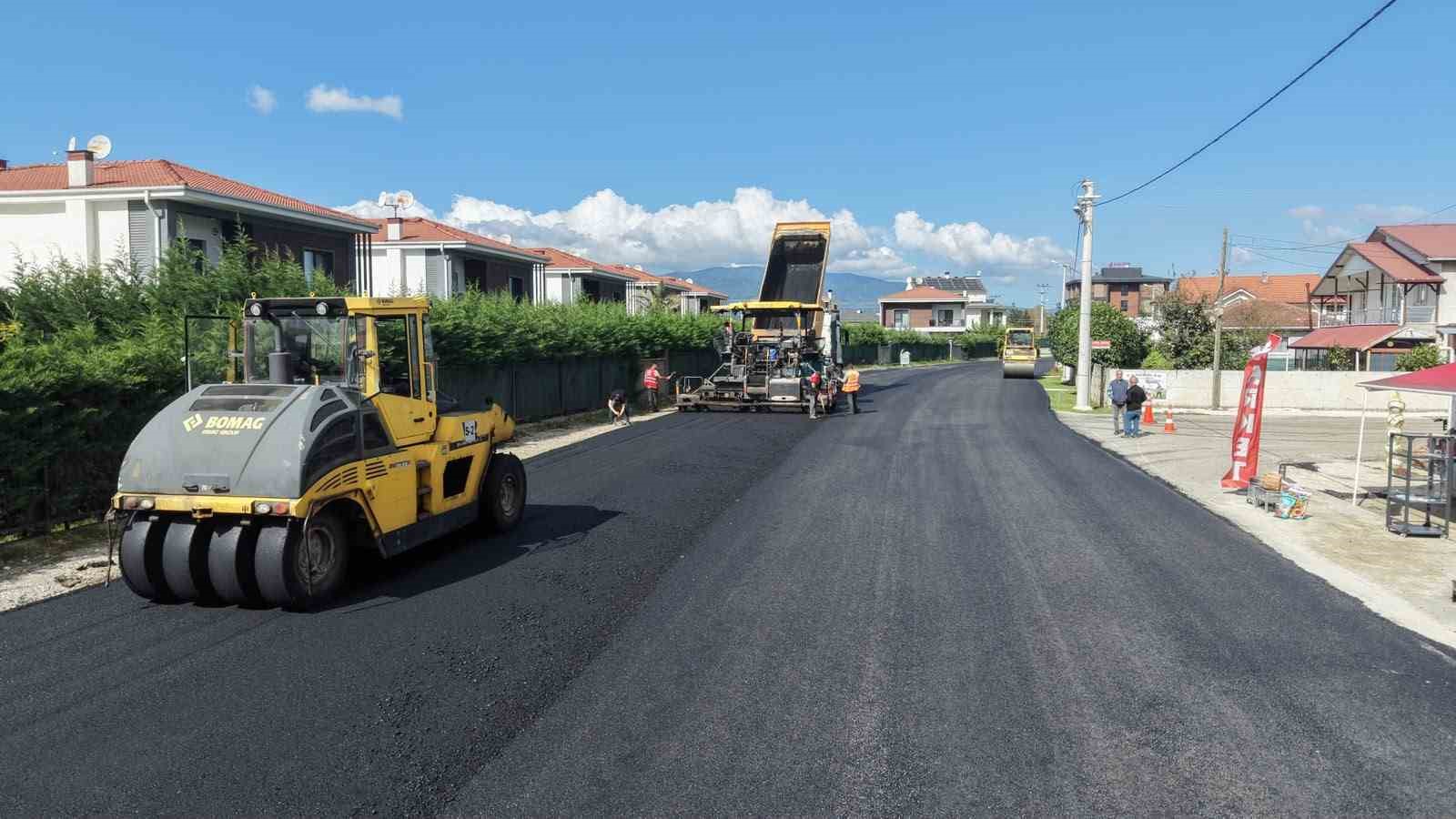 DÜZCE’DE ASFALT SEFERBERLİĞİ HIZ KESMİYOR