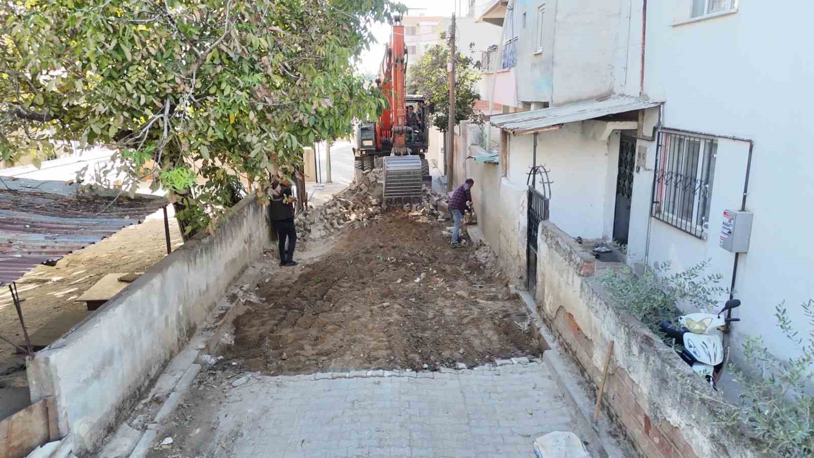 NAZİLLİ YEŞİL MAHALLE’DE YOL YENİLEME ÇALIŞMALARI BAŞLADI