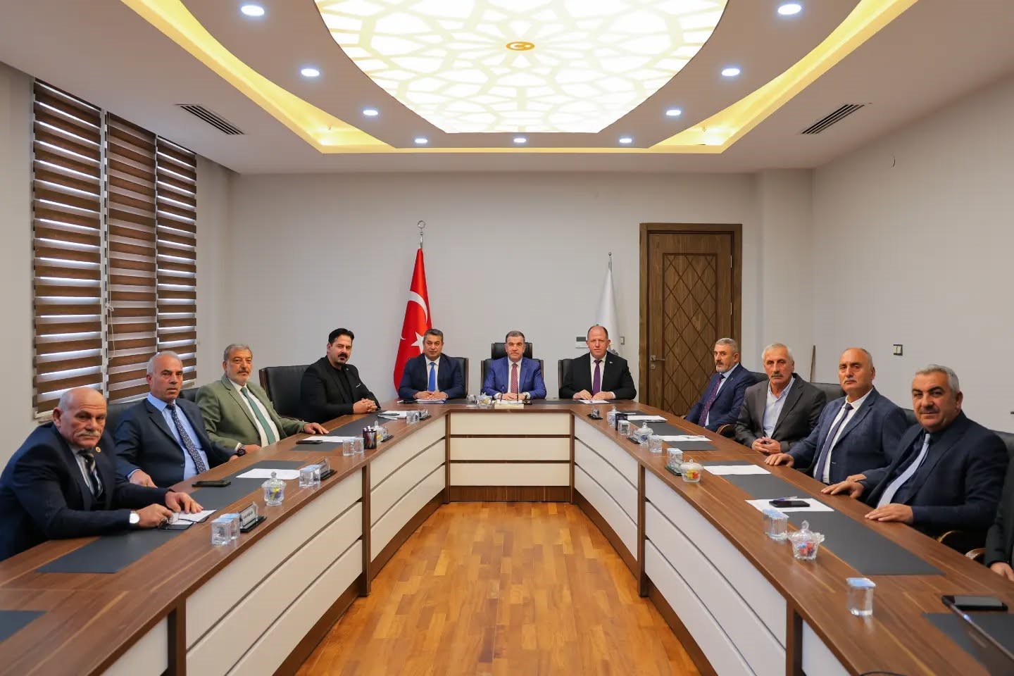 BAYBURT’TA KAMU YATIRIMLARI VE KÖYLERİN İHTİYAÇLARI TOPLANTIDA GÖRÜŞÜLDÜ