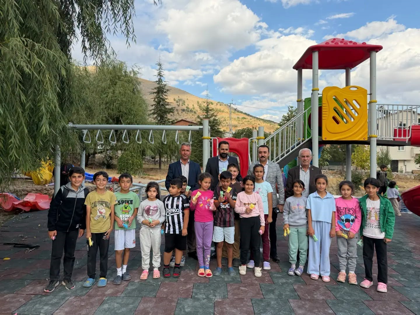 KAYMAKAM PELVAN DEPREM KONUTLARI VE ÇOCUK PARKLARI İNCELEDİ