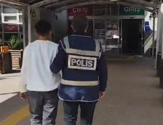 AKSARAY’DA İŞ YERİNDEN HIRSIZLIK YAPAN ŞÜPHELİ TUTUKLANDI
