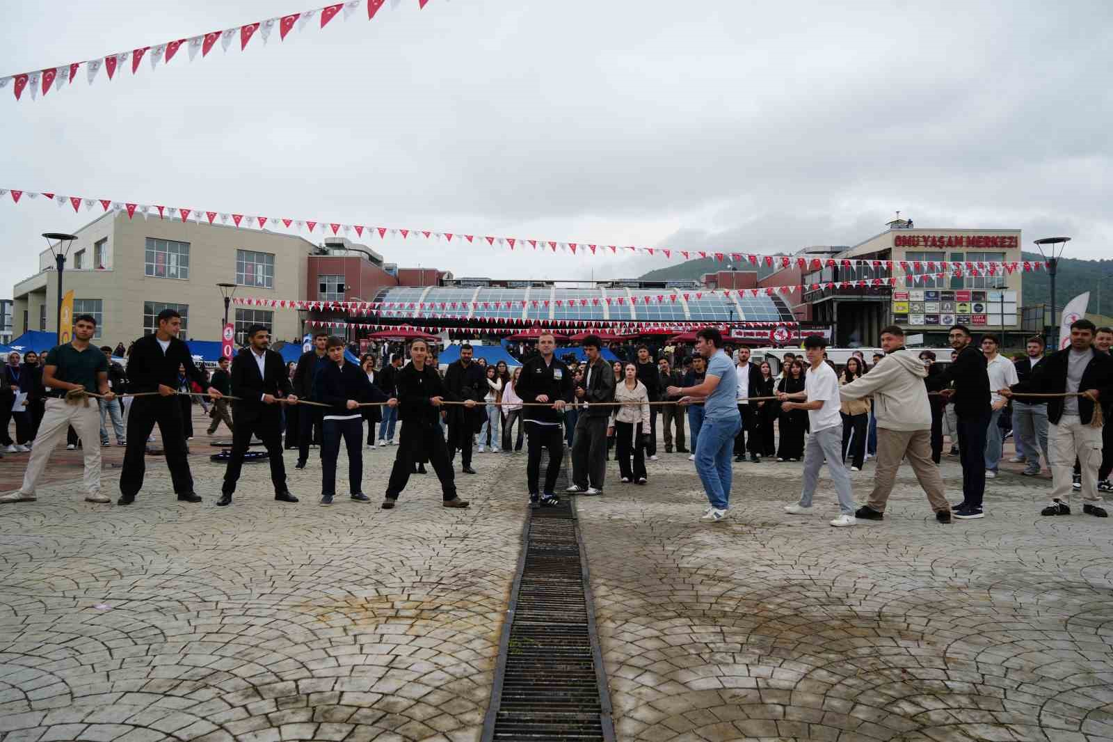 OMÜ’DE YENİ AKADEMİK YIL UYUMFEST’26 İLE RENKLENDİ