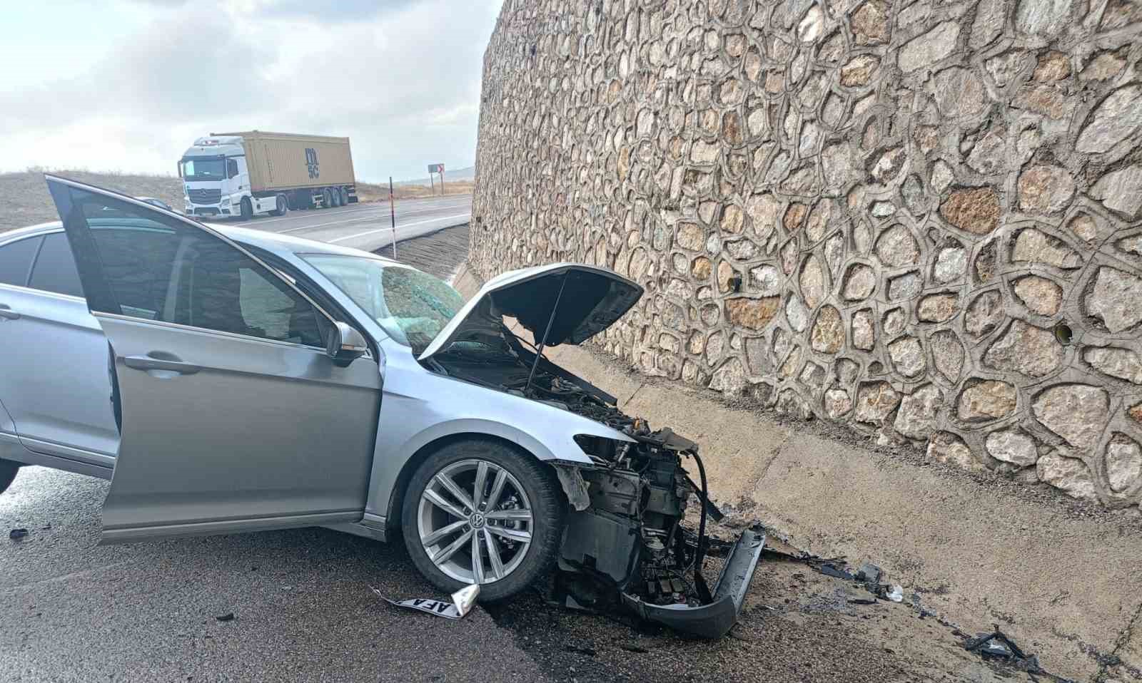 KOP DAĞI ZİRVESİNDE ZİNCİRLEME KAZA: 5 YARALI