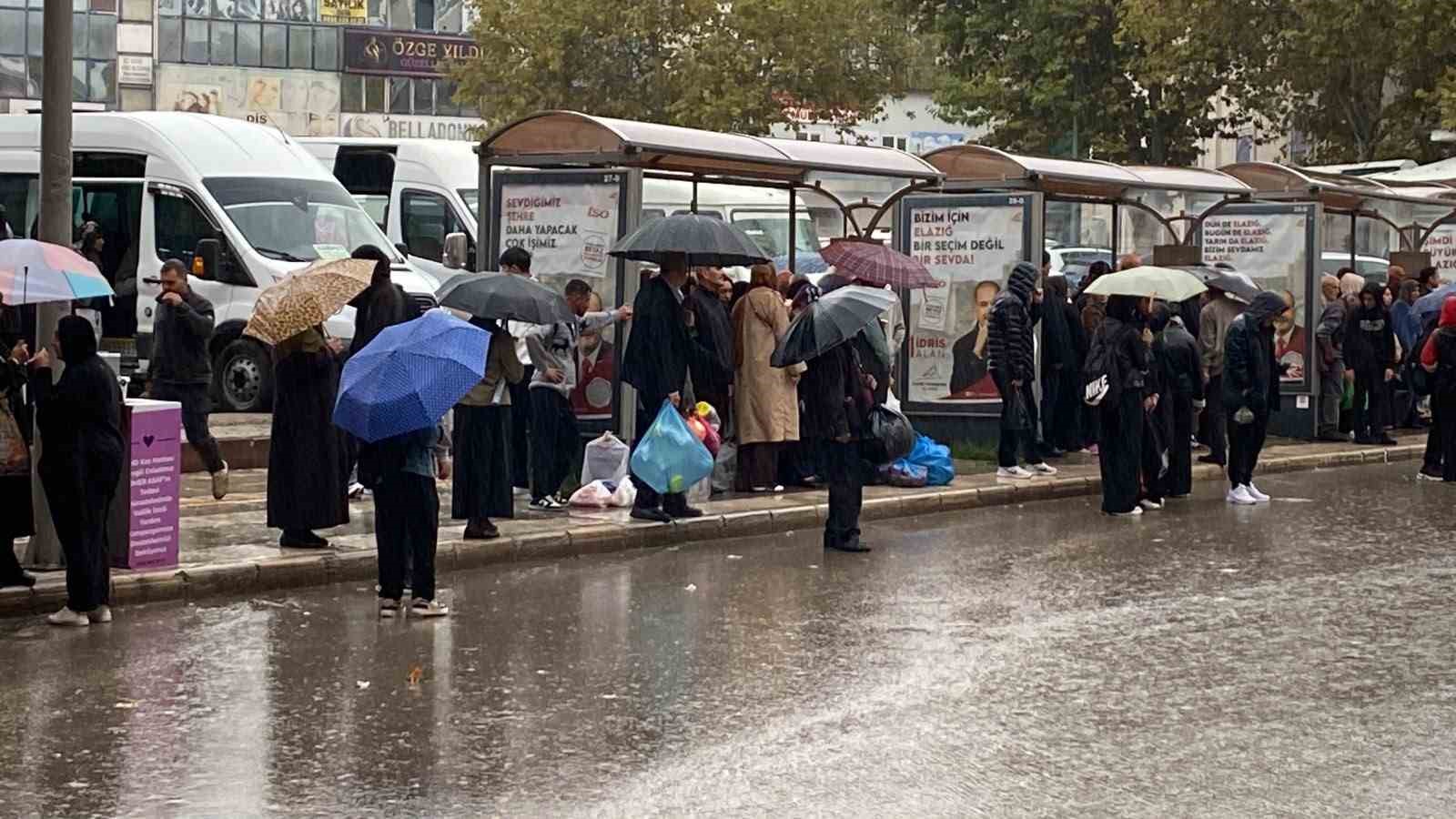 ELAZIĞ’DA SAĞANAK YAĞIŞ ETKİLİ OLDU