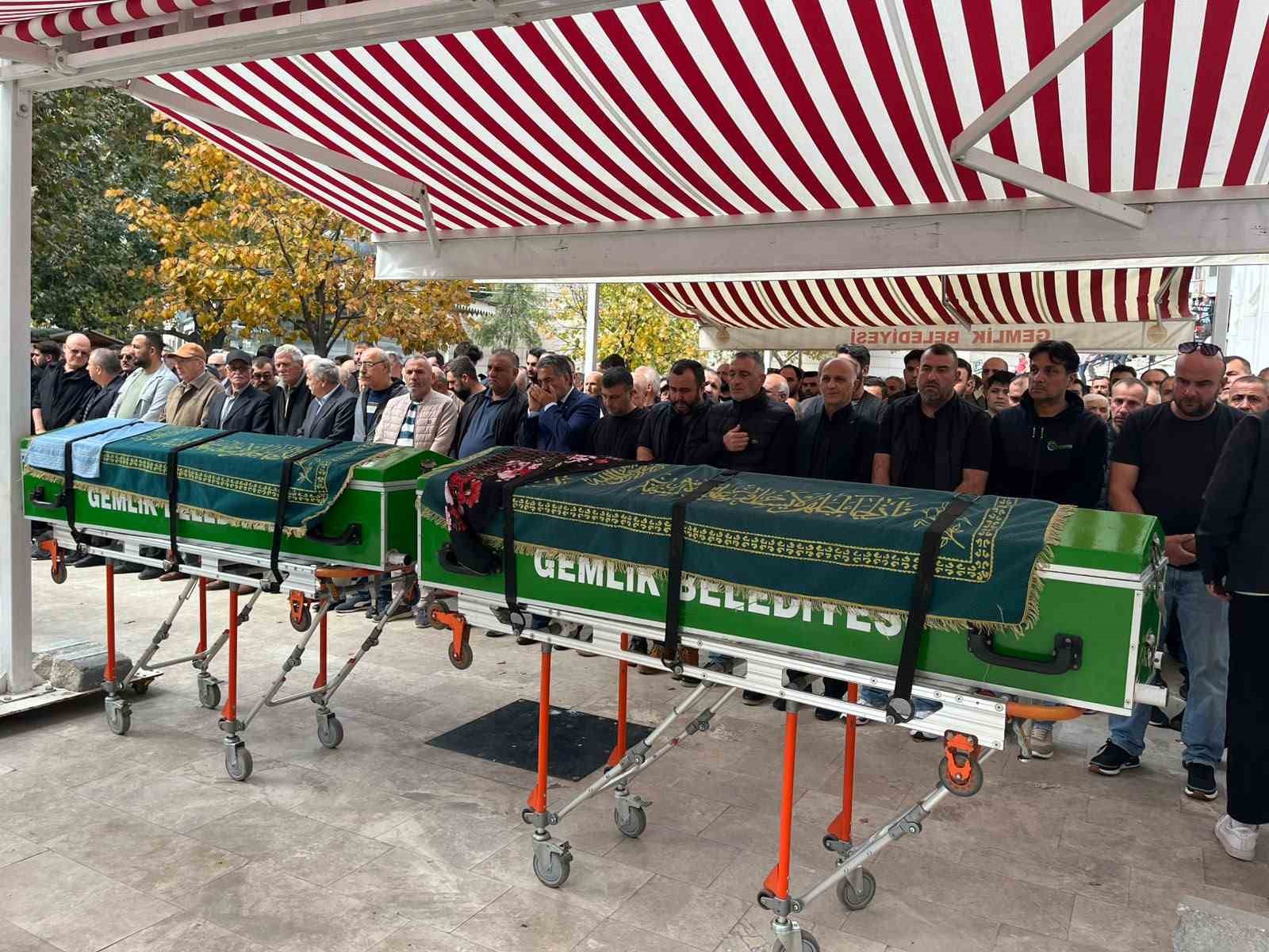 GEMLİK’TE CİNAYET KURBANI ÇİFT TOPRAĞA VERİLDİ