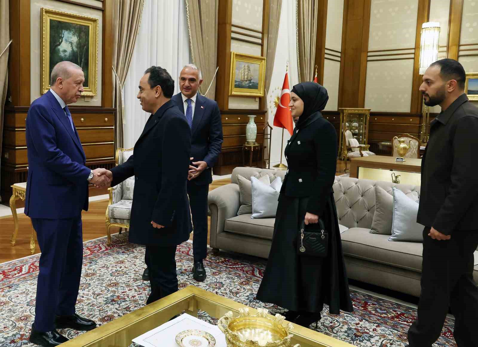 CUMHURBAŞKANI ERDOĞAN, FİLİSTİNLİ HİND RAJAB’IN AİLESİNİ KABUL ETTİ