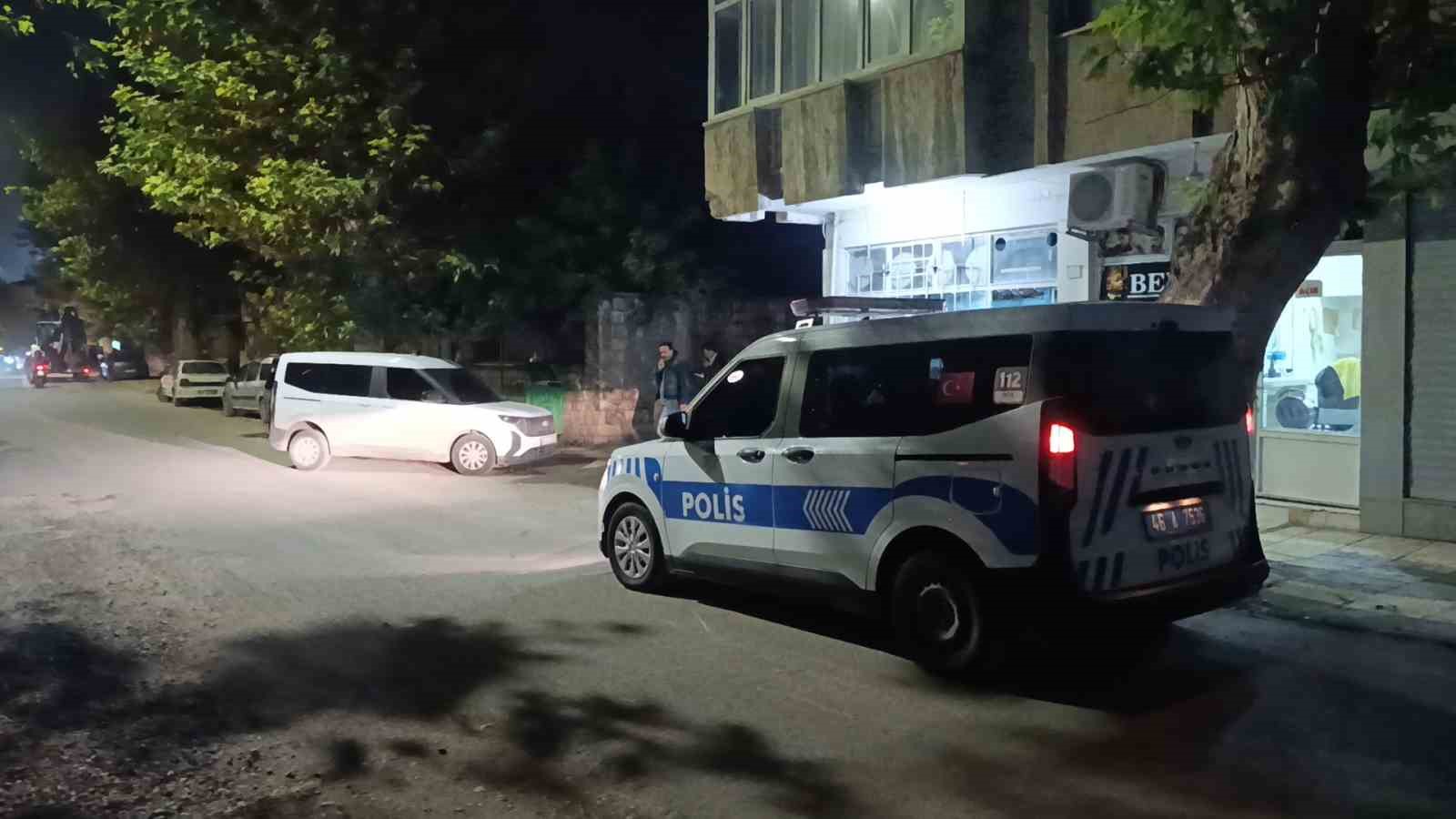 SELAM SÖYLEYİP VURDUKTAN SONRA 75 BİN LİRASINI GASP ETTİLER