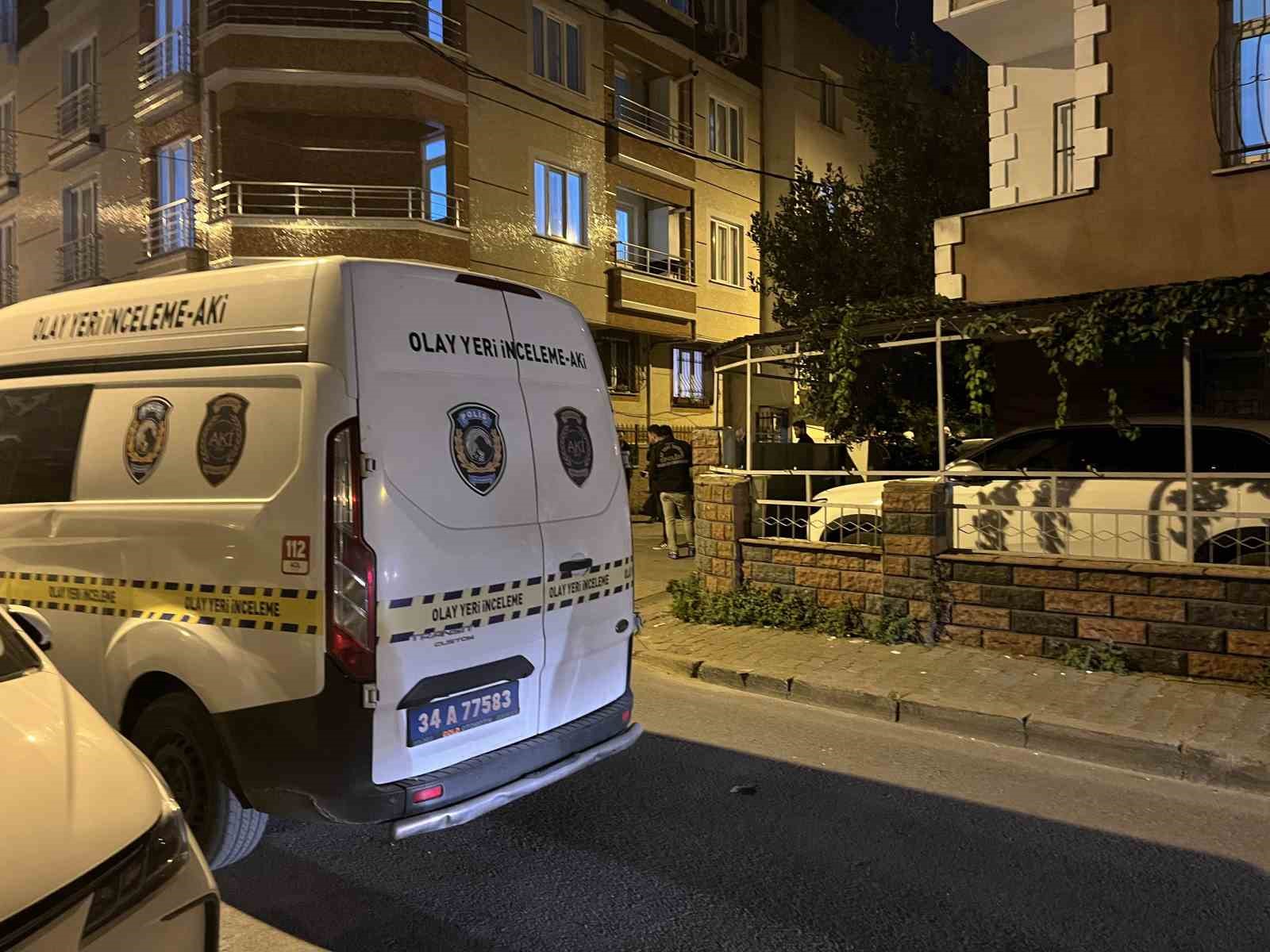 KÜÇÜKÇEKMECE’DE SOKAK ORTASINDA SİLAHLI SALDIRI: 1 AĞIR YARALI