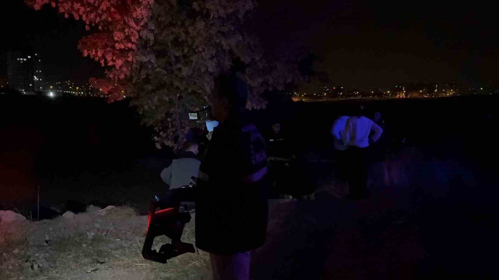 AĞAÇTA ASILI HALDE ÖLÜ BULUNDU