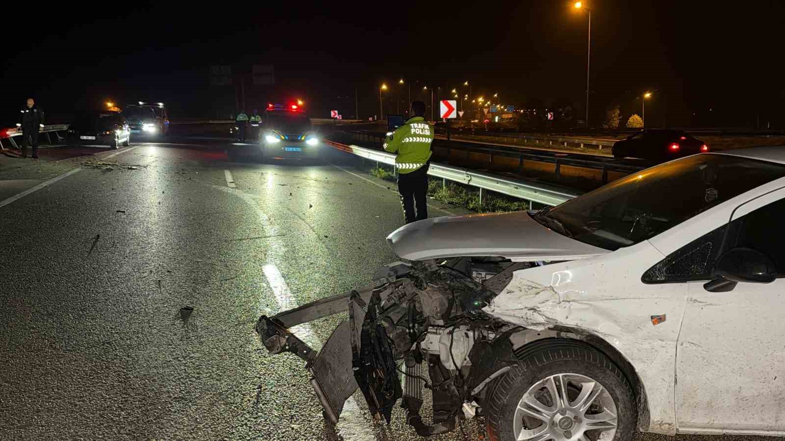 OTOMOBİL BARİYERLERE ÇARPARAK SAVRULDU: 1 YARALI