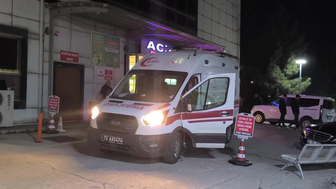 BATMAN’DA OTOMOBİL BAHÇEYE DALDI: 5 YARALI