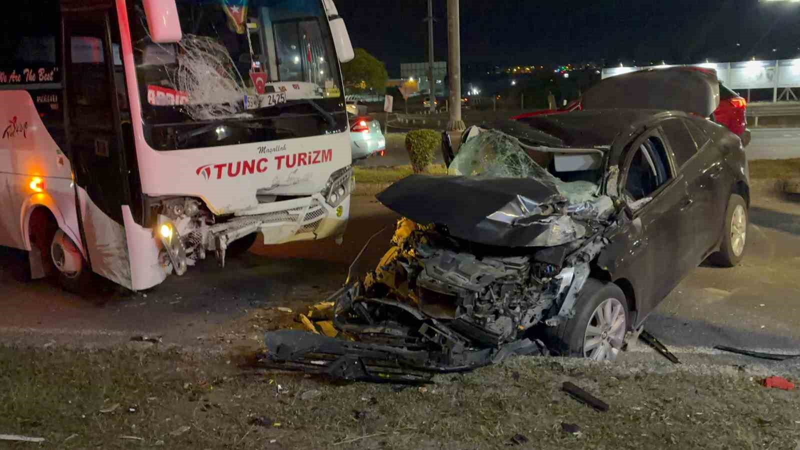 KAVŞAKTA ZİNCİRLEME KAZA: 3 YARALI