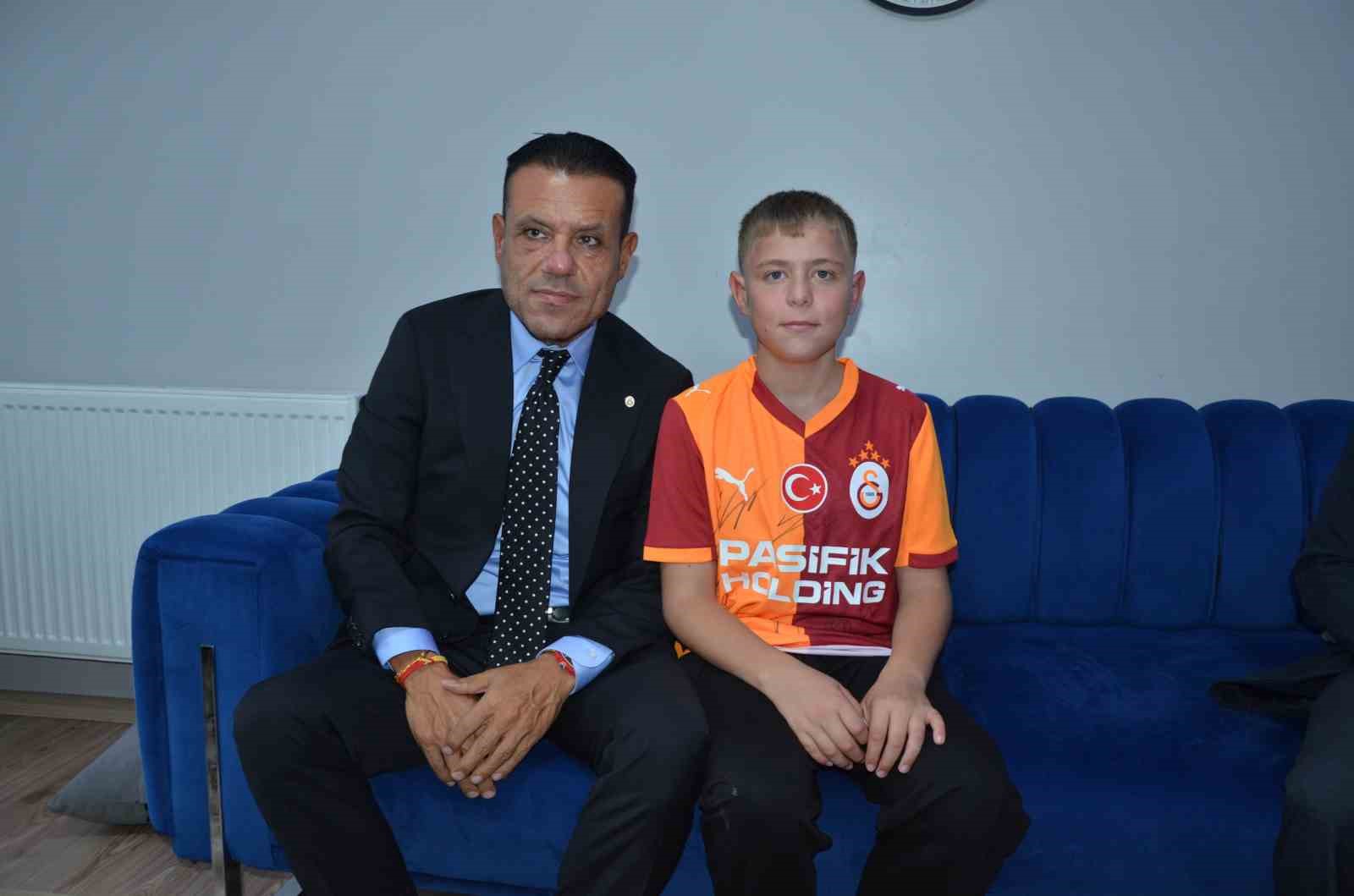 MADEN KAZASINDA BABASINI KAYBEDEN YAŞAR’A FORMA SÖZÜ TUTULDU