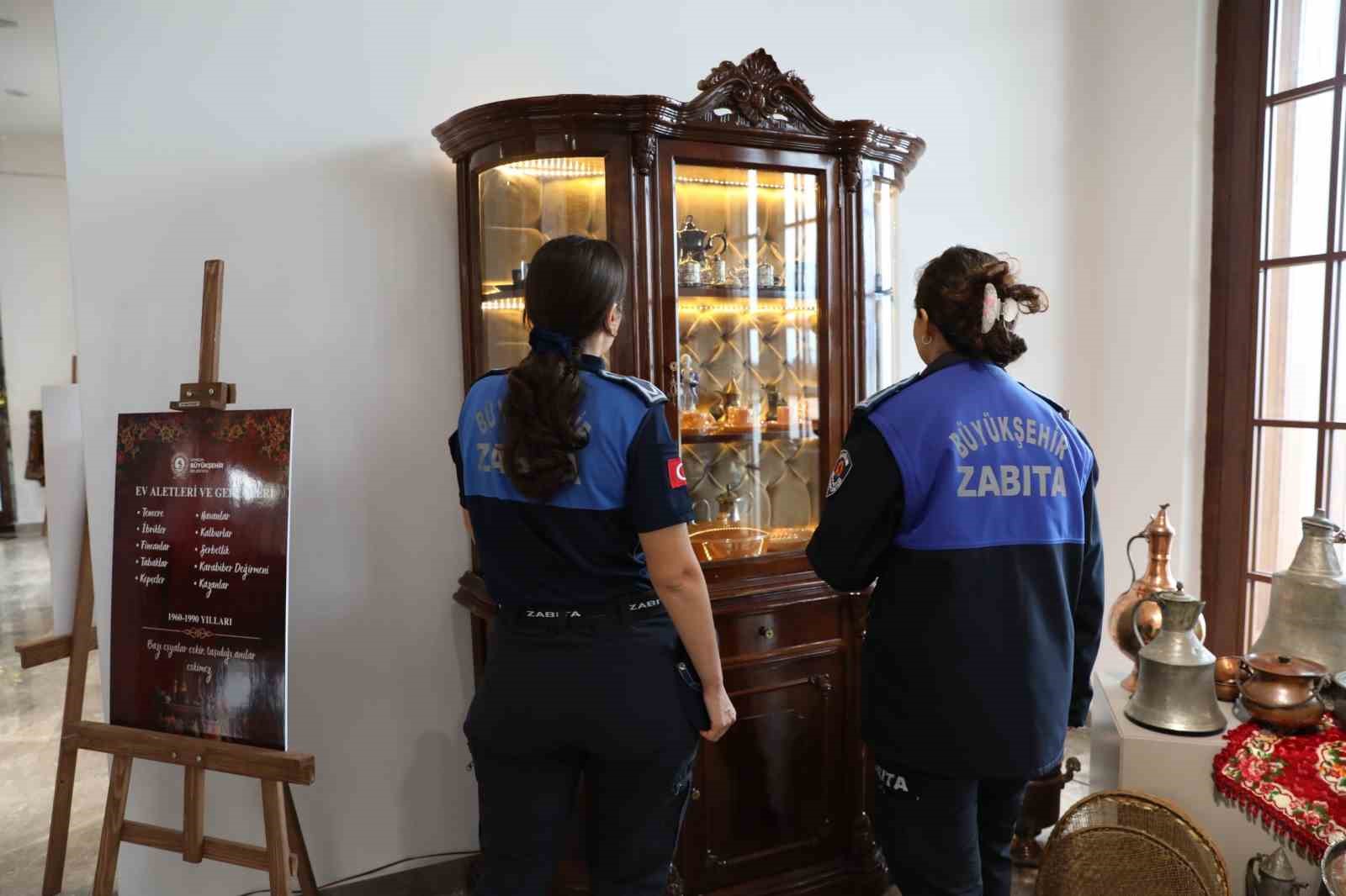 ZABITANIN 15 YILLIK ANTİKA TUTKUSU SERGİYE DÖNÜŞTÜ