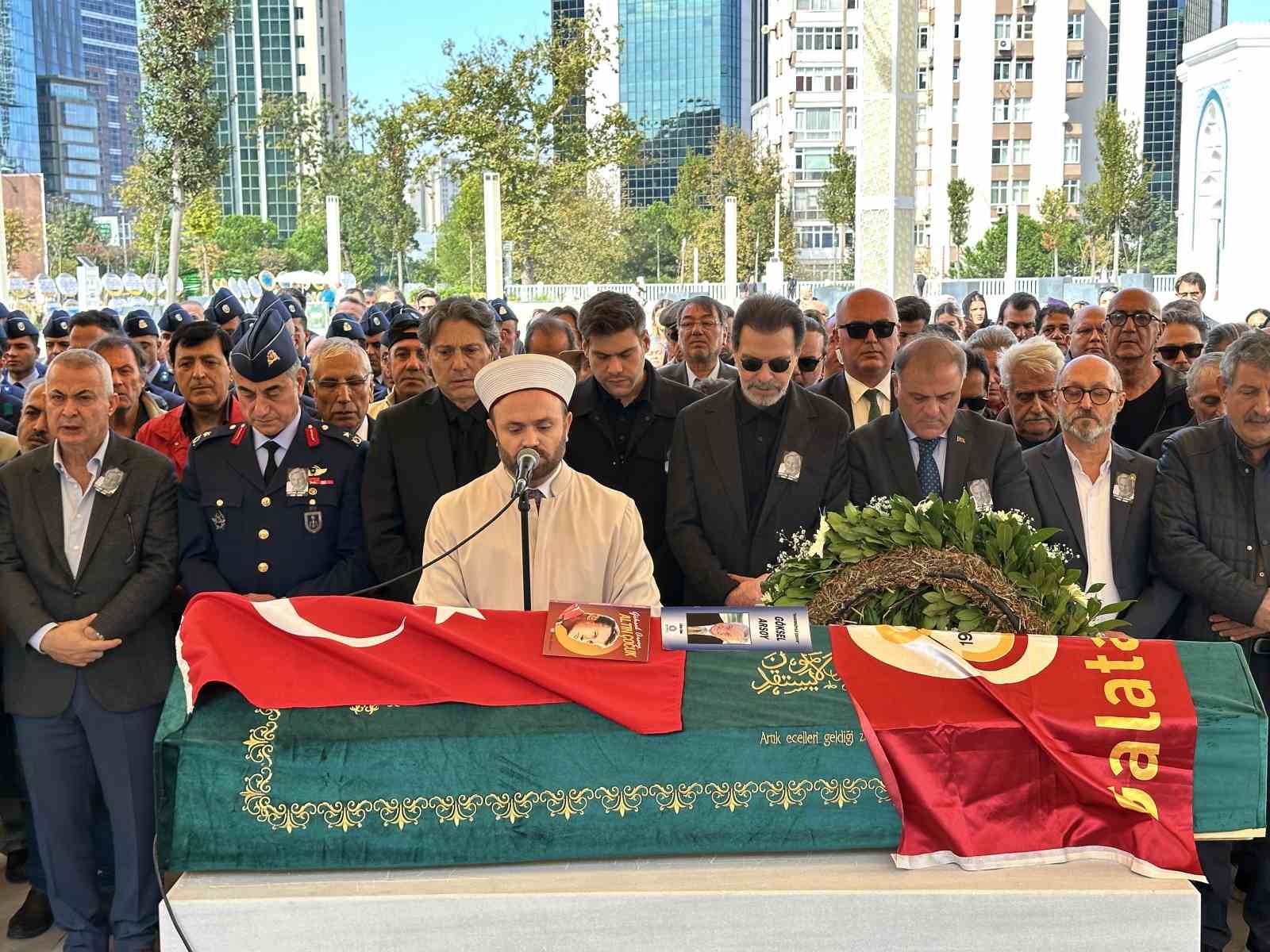 "ALTIN ÇOCUK" GÖKSEL ARSOY SON YOLCULUĞUNA UĞURLANDI