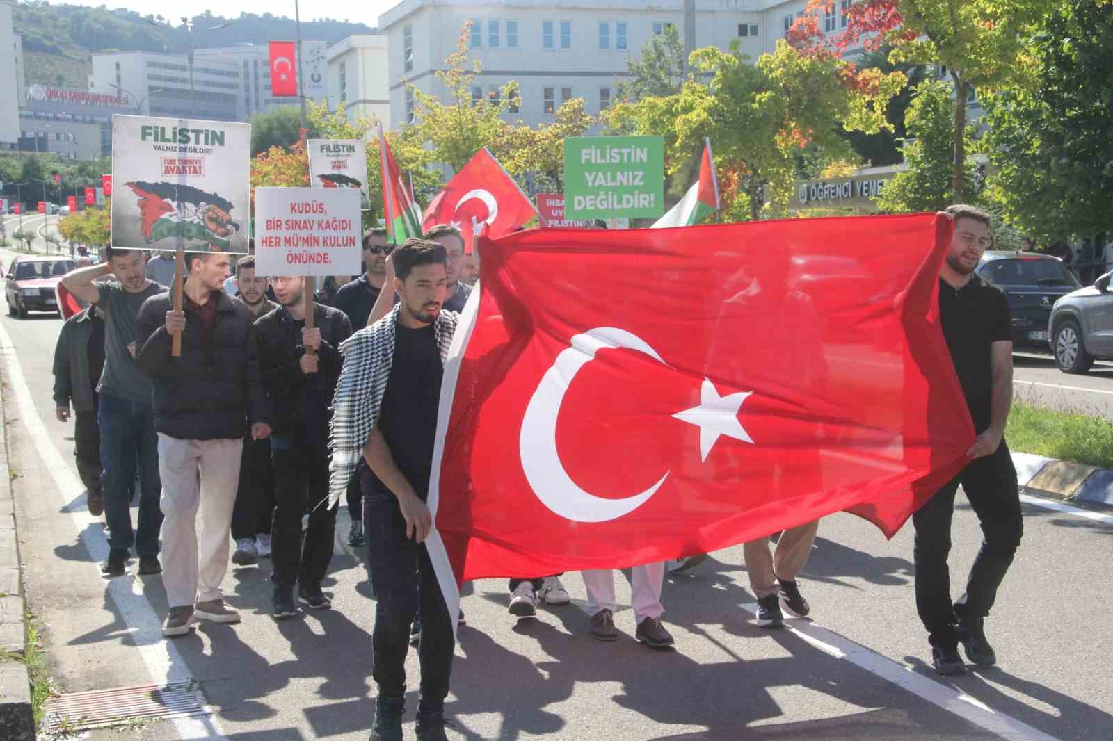 ODÜ’DE, FİLİSTİN VE DOĞU TÜRKİSTAN’DAKİ ZULME KARŞI YÜRÜYÜŞ YAPILDI