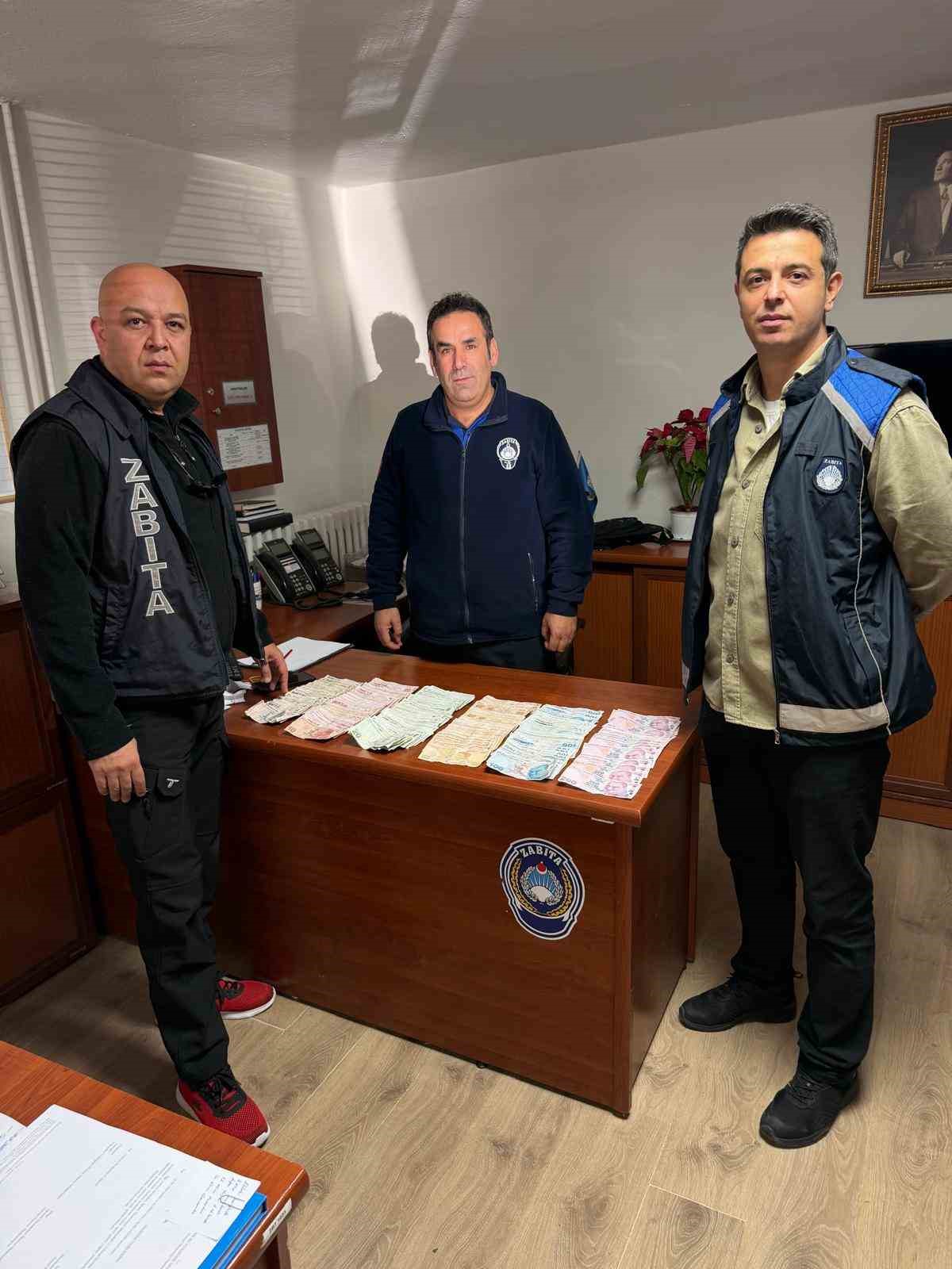 "TORUNUM HASTA" DİYEN KADININ ÜZERİNDEN 19 BİN TL ÇIKTI