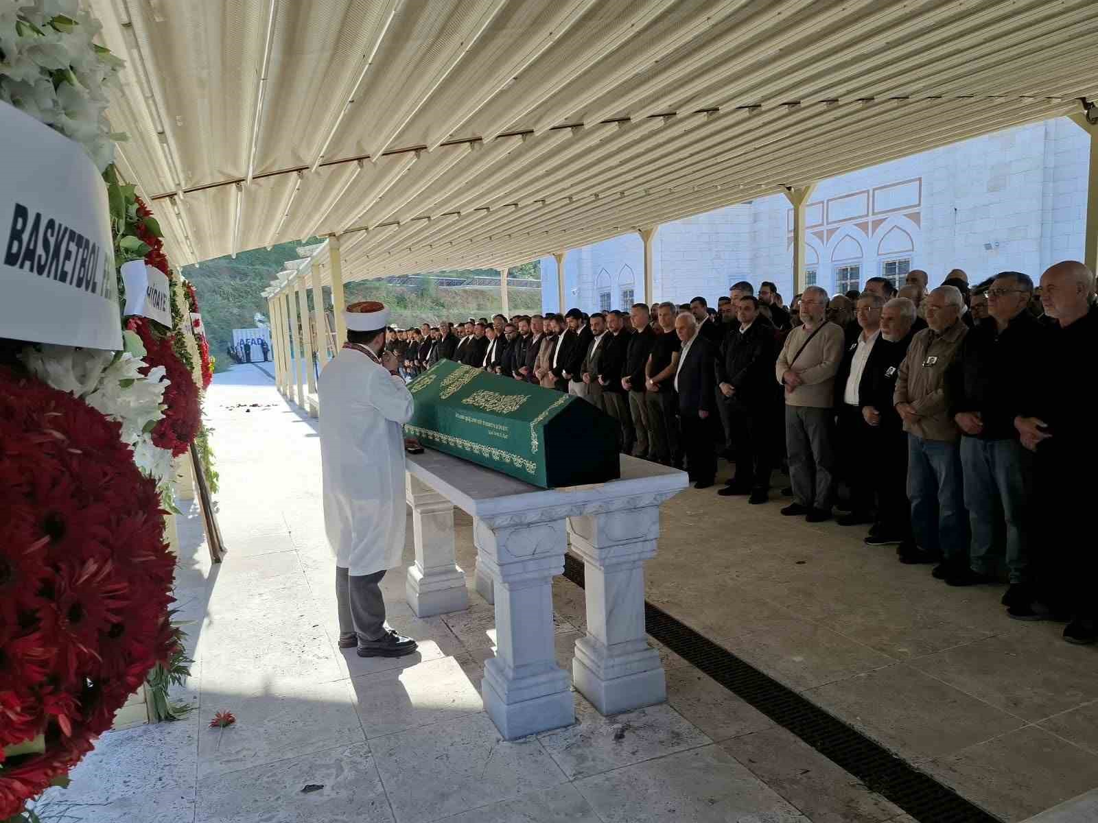 FON SORUŞTURMASINDA ADI GEÇEN VE ÇEKMEKÖY’DE ARACINDA ÖLÜ BULUNAN İŞ İNSANI TOPRAĞA VERİLDİ