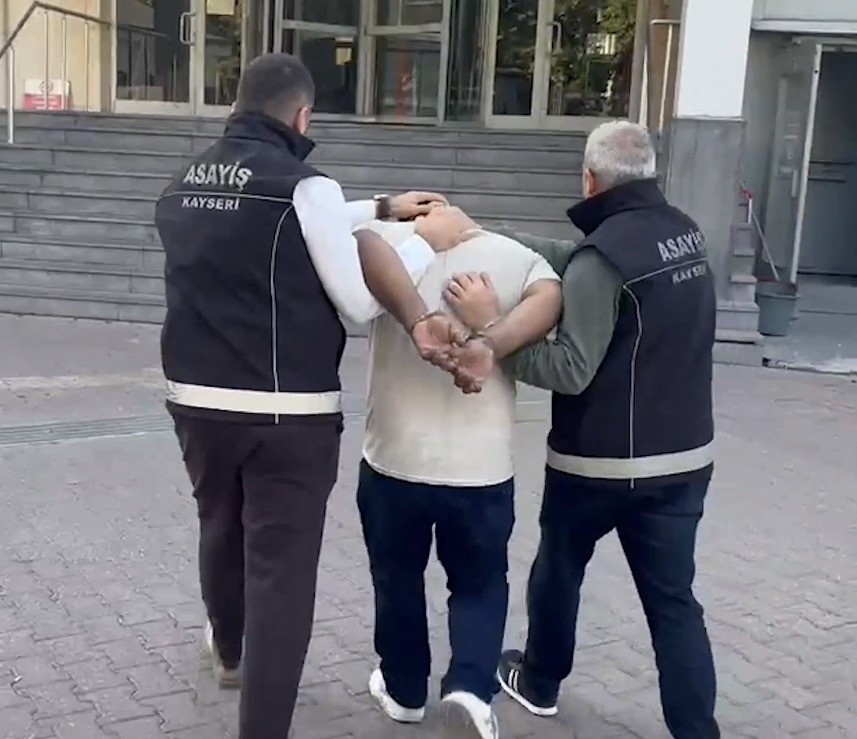 KAYSERİ’DE ‘HIRSIZLIK’ SUÇUNDAN 10 YIL 11 AY KESİNLEŞMİŞ HAPİS CEZASI BULUNAN ŞAHIS YAKALANDI