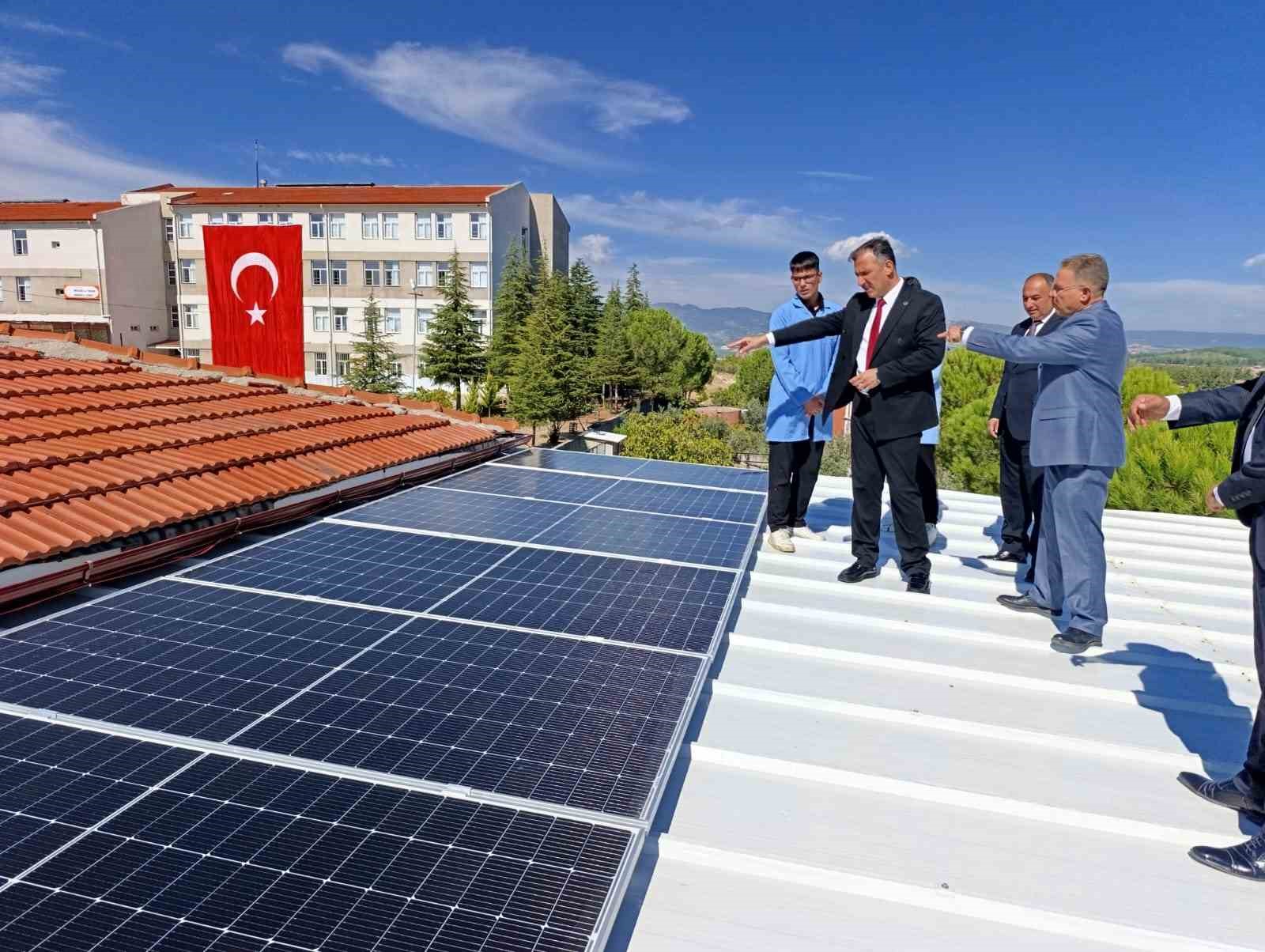 GÖRDES’İN GÜNEŞİ OKULA ENERJİ VERMEYE BAŞLADI