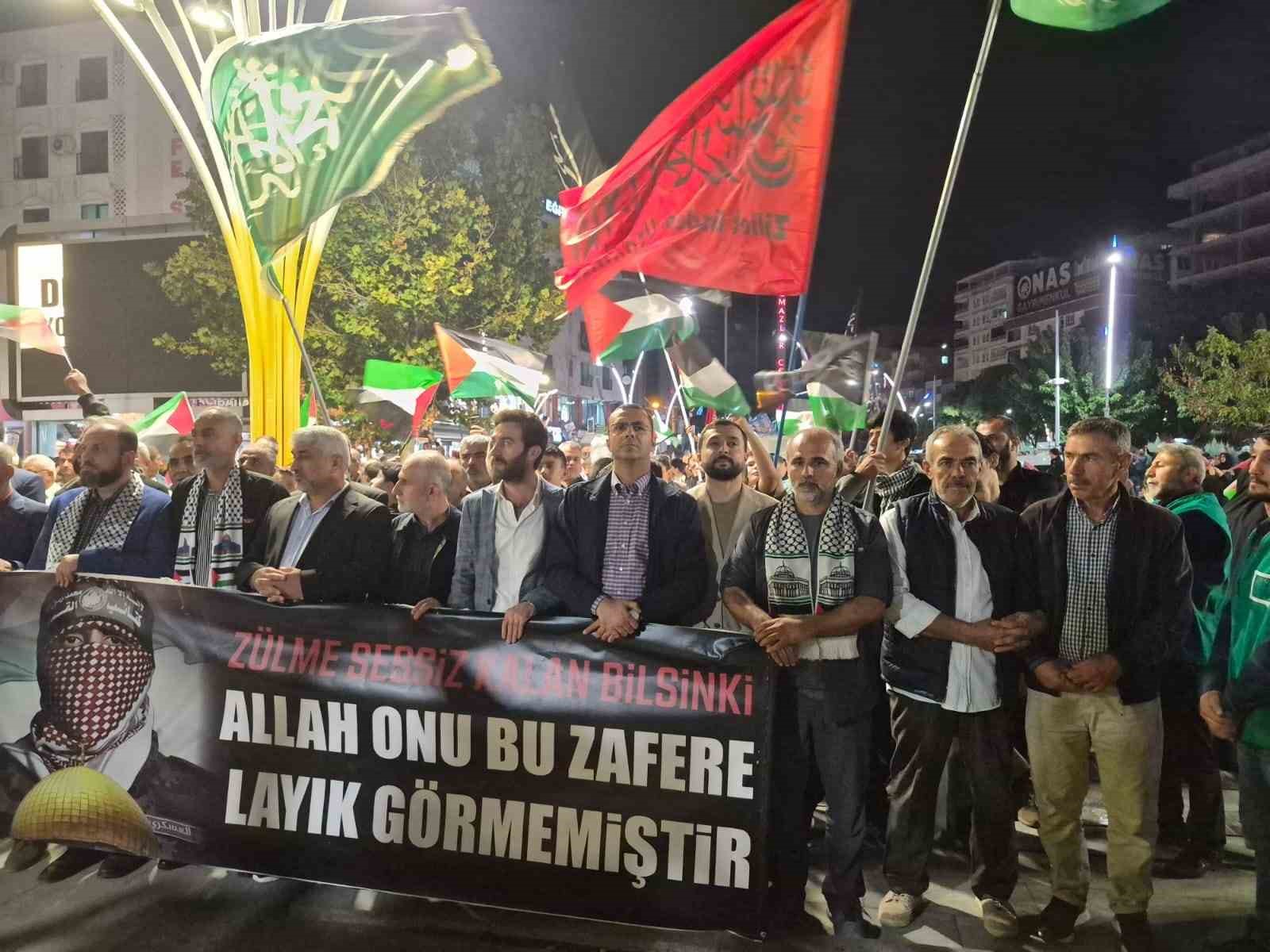BATMAN’DA GAZZE İÇİN YÜRÜYÜŞ DÜZENLENDİ