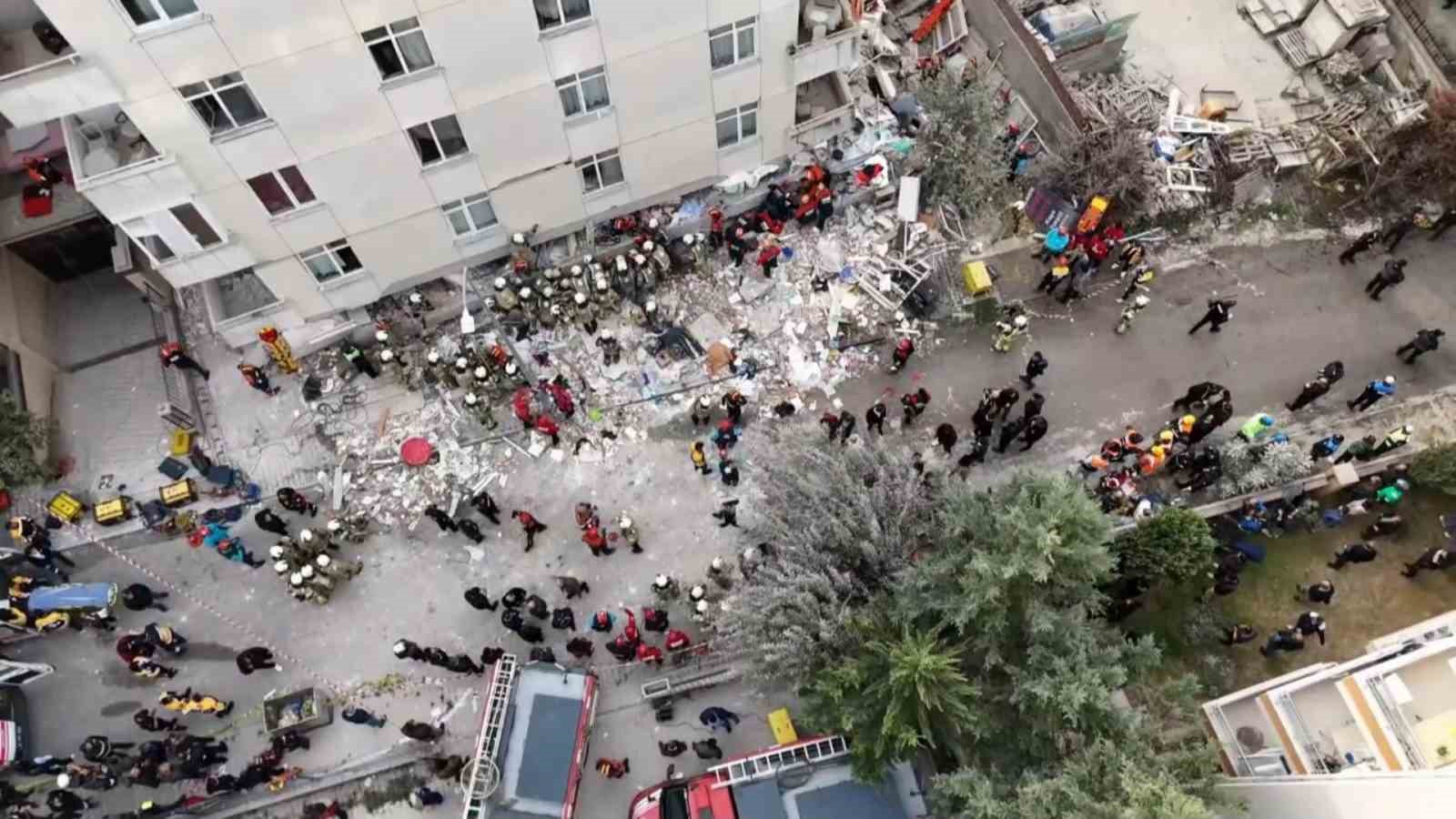 MALTEPE’DE ÇÖKEN 7 KATLI BİNADAN 5 KİŞİ ÇIKARILDI: ARAMA KURTARMA ÇALIŞMALARI DEVAM EDİYOR