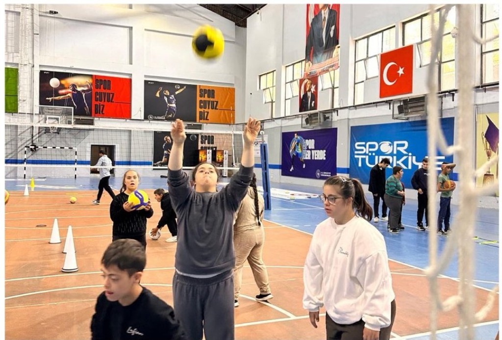 ŞIRNAK’TA ÖZEL BİREYLER SPORUN BİRLEŞTİRİCİ GÜCÜYLE ENGELLERİ AŞTI