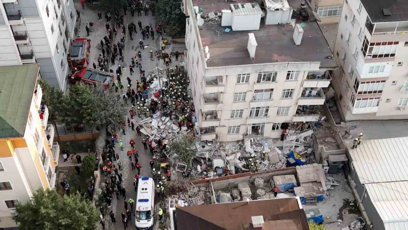MALTEPE’DE 7 KATLI BİNANIN 3 KATINDA ÇÖKME: 2 KİŞİ SAĞ OLARAK ÇIKARILDI