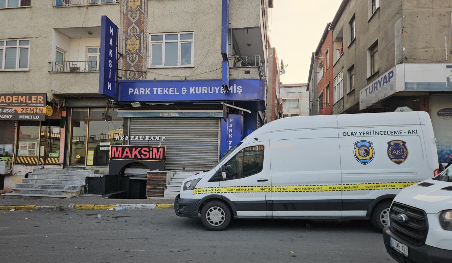 MÜZİKHOLDE SİLAHLI ÇATIŞMA: 1’İ POLİS 2 KİŞİ HAYATINI KAYBETTİ, 2 KİŞİ YARALANDI