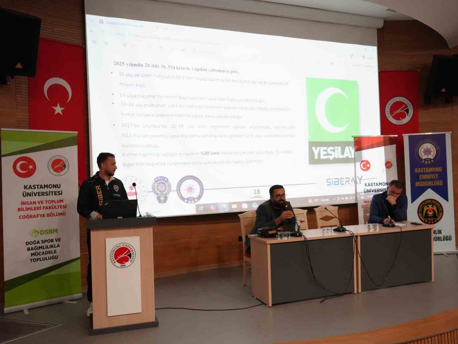 ÜNİVERSİTE ÖĞRENCİLERİNE DİJİTAL DÜNYANIN TEHLİKELERİ ANLATILDI