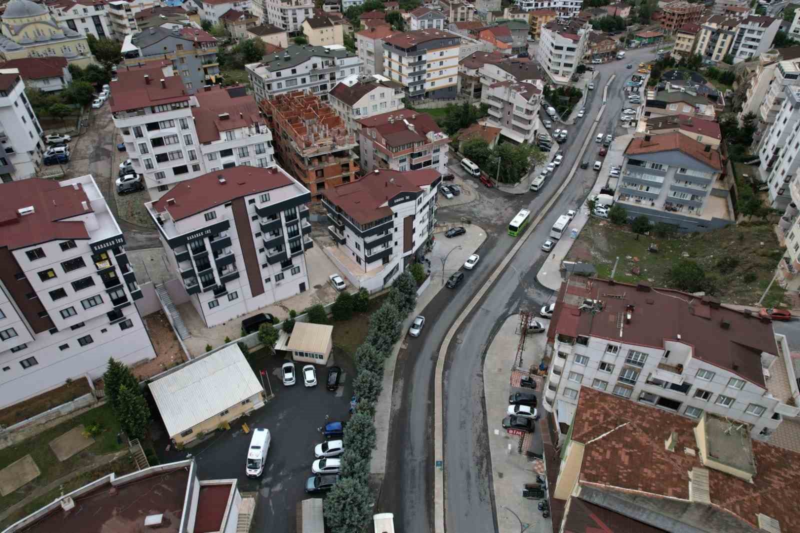 ÇAYIROVA’DA 170 MİLYON LİRALIK YATIRIMLA UĞUR MUMCU CADDESİ YENİLENDİ
