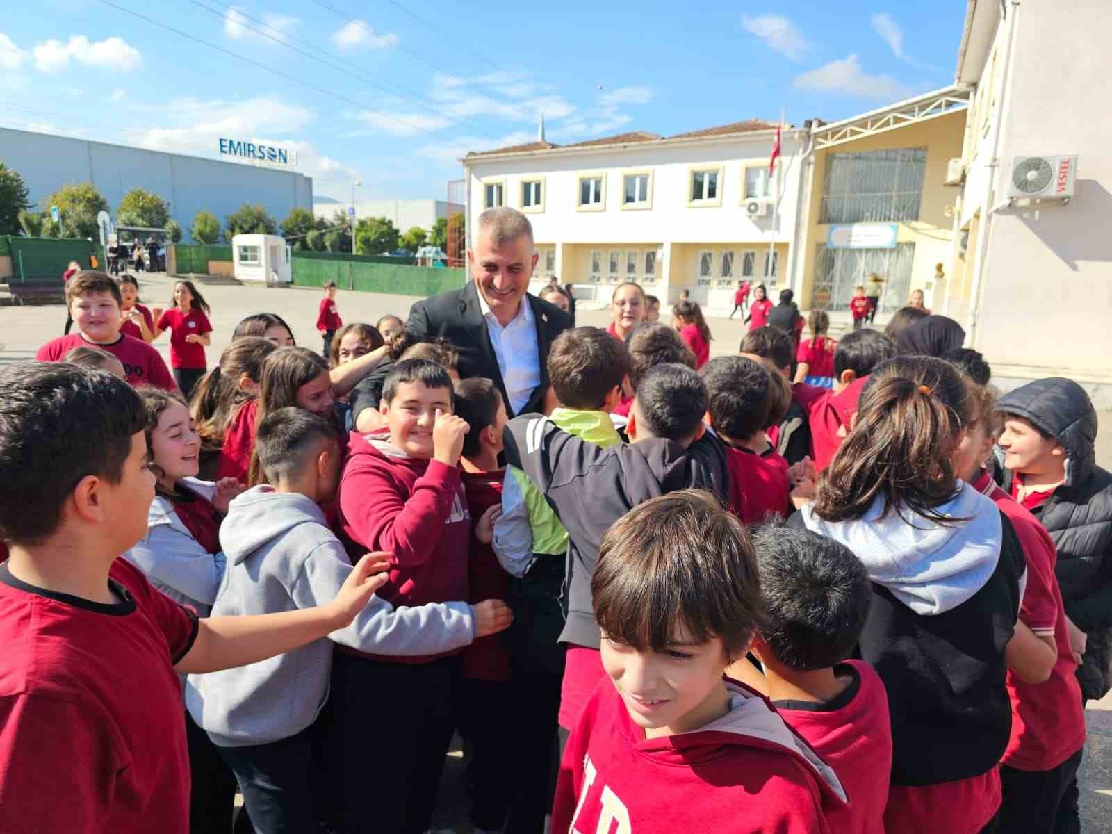 GÖLCÜK’TE YIKIM KARARI VERİLEN OKUL İÇİN 4 SINIFLI PREFABRİK YAPI KURULDU