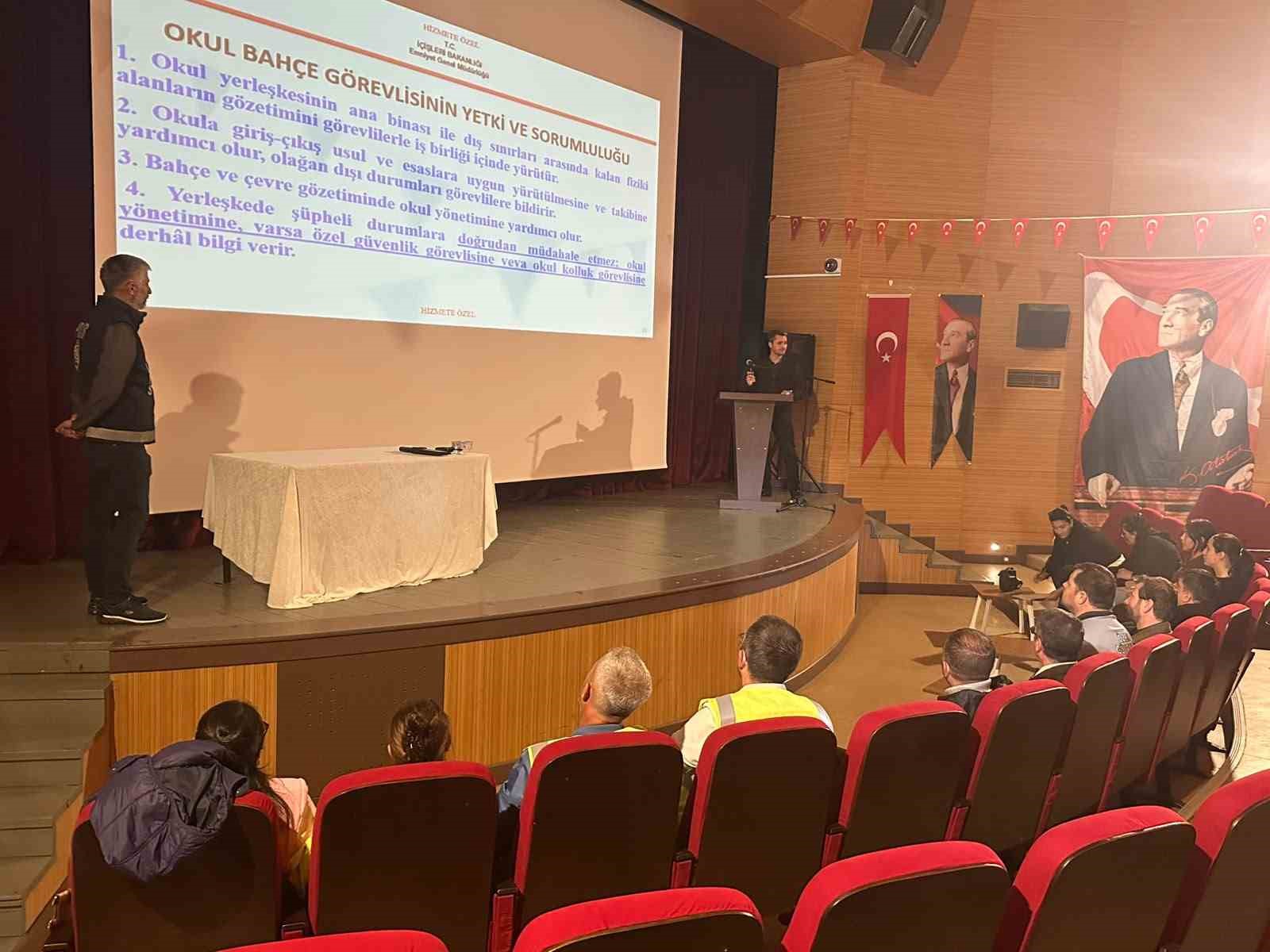 MURATLI’DA OKUL GÖREVLİLERİNE "GÜVENLİK" EĞİTİMİ
