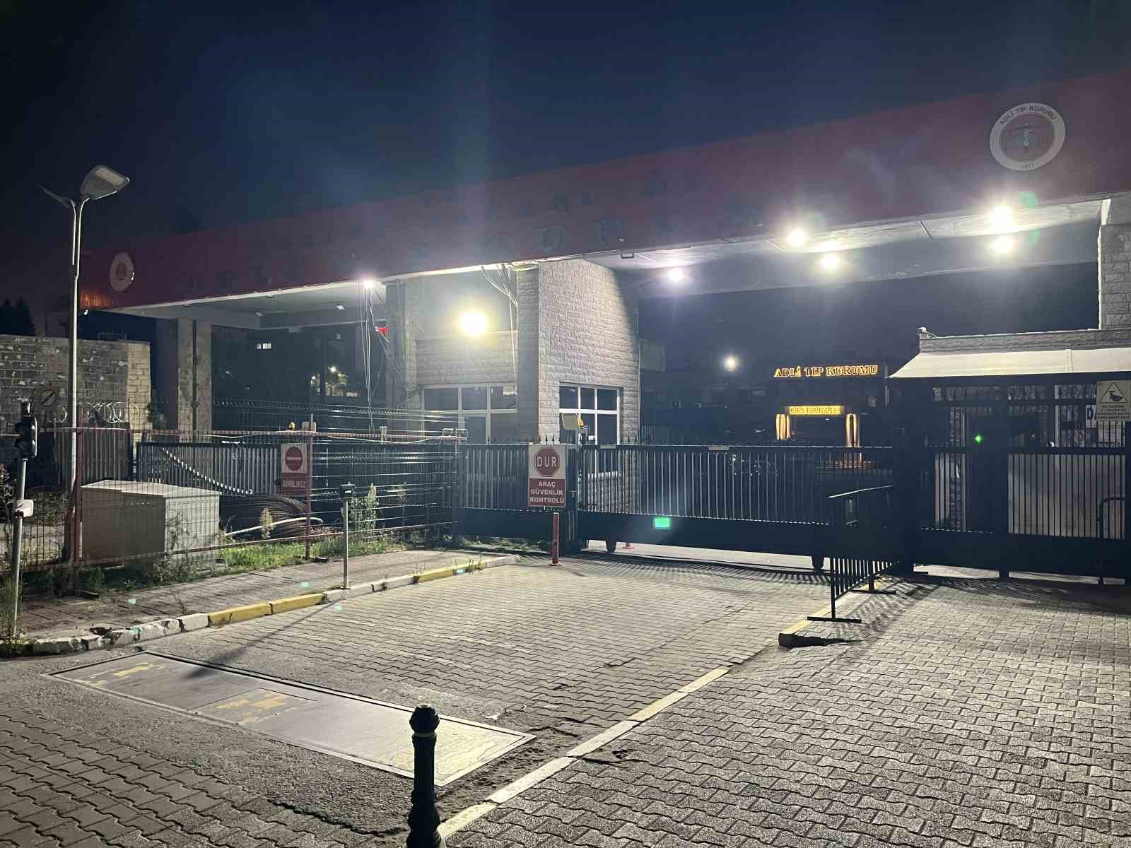 MALTEPE’DE ÇÖKEN BİNADA HAYATINI KAYBEDEN 2 KİŞİNİN CENAZELERİ ADLİ TIP KURUMU’NA GETİRİLDİ