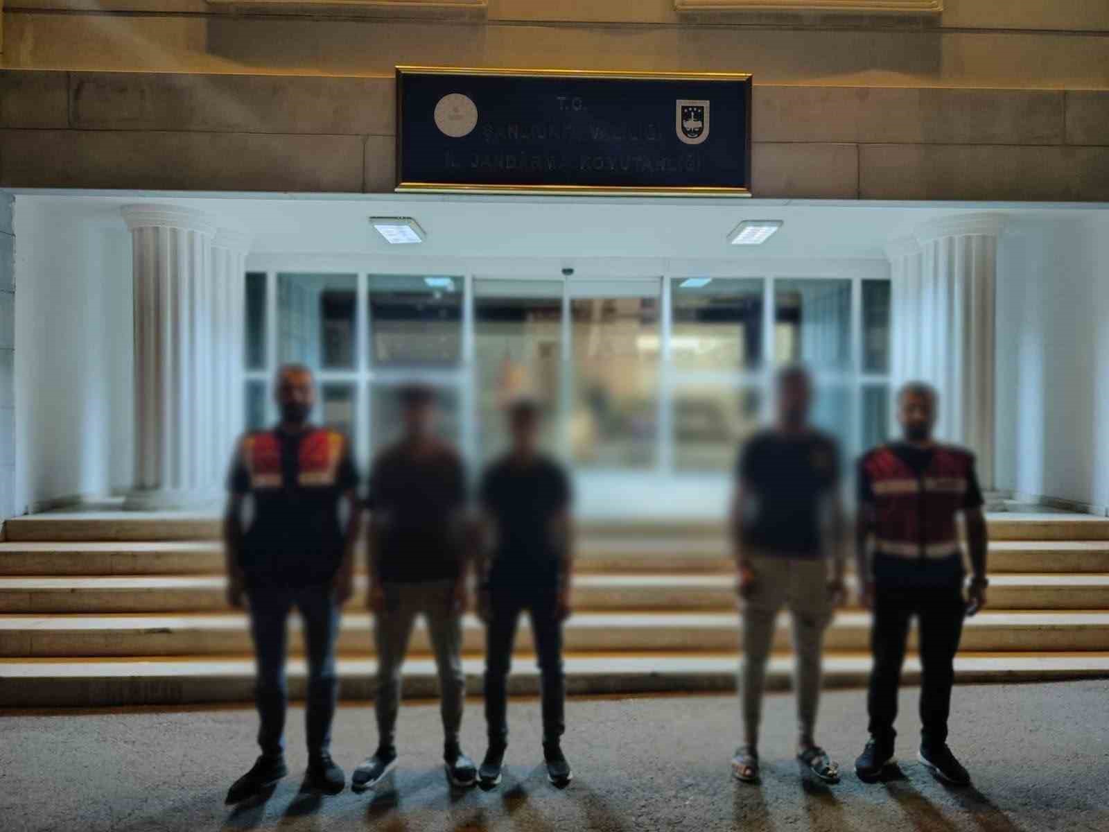 ŞANLIURFA’DA 9 GÖÇMEN KAÇAKÇISI YAKALANDI