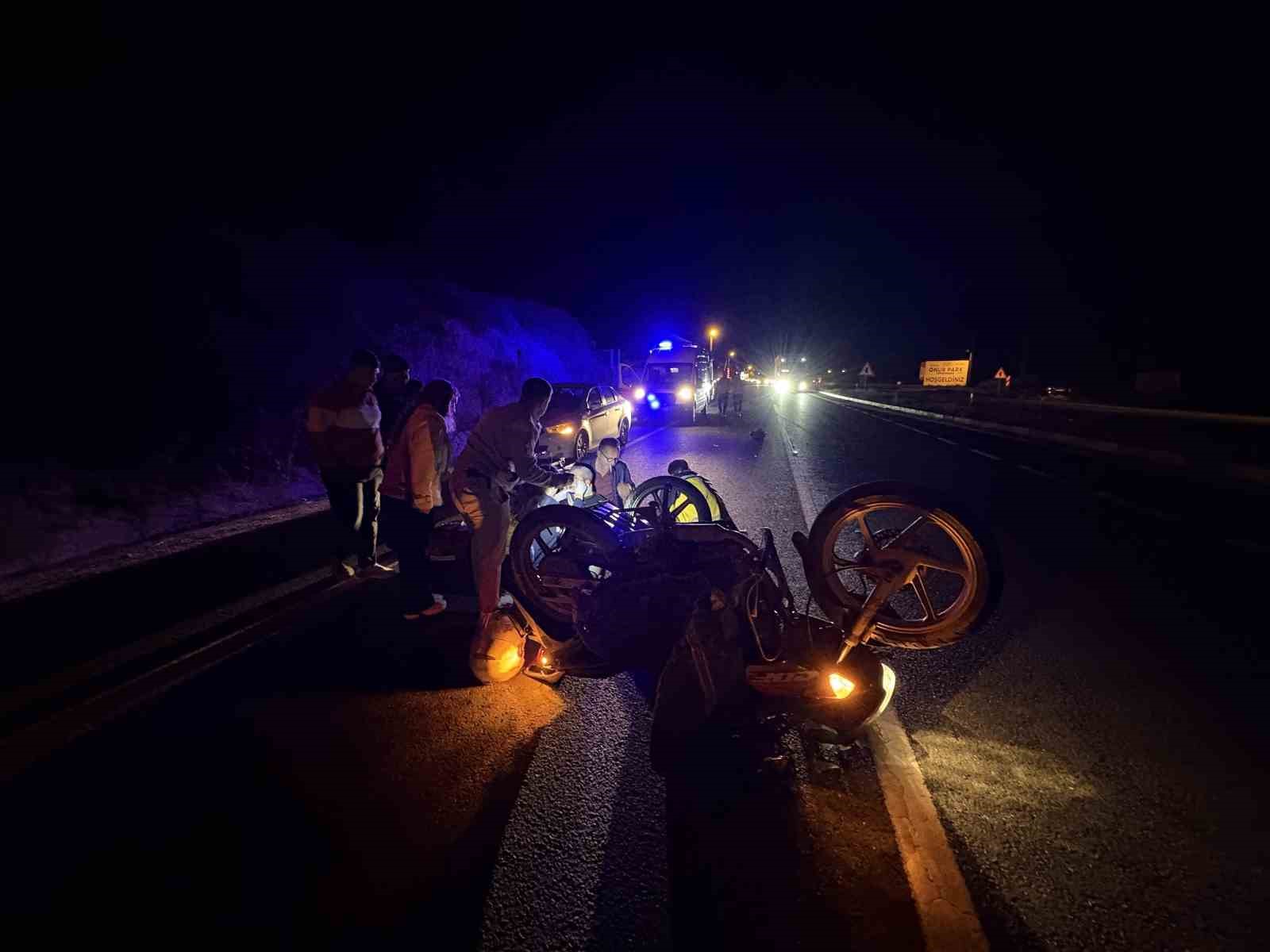 KASTAMONU’DA MOTOSİKLET TRAKTÖRE ÇARPTI: 1 YARALI