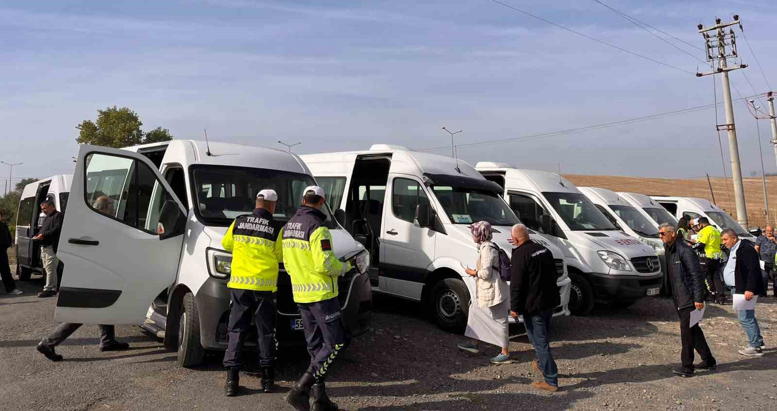 MURATLI’DA OKUL SERVİSLERİ MERCEK ALTINDA
