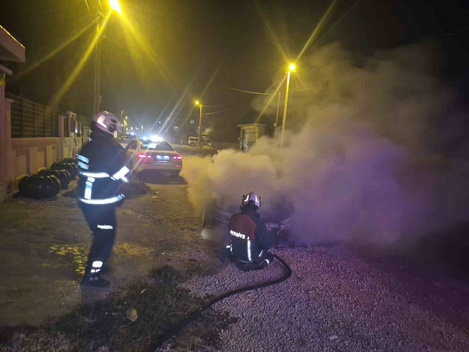 MARDİN’DE PARK HALİNDEKİ OTOMOBİLDE YANGIN