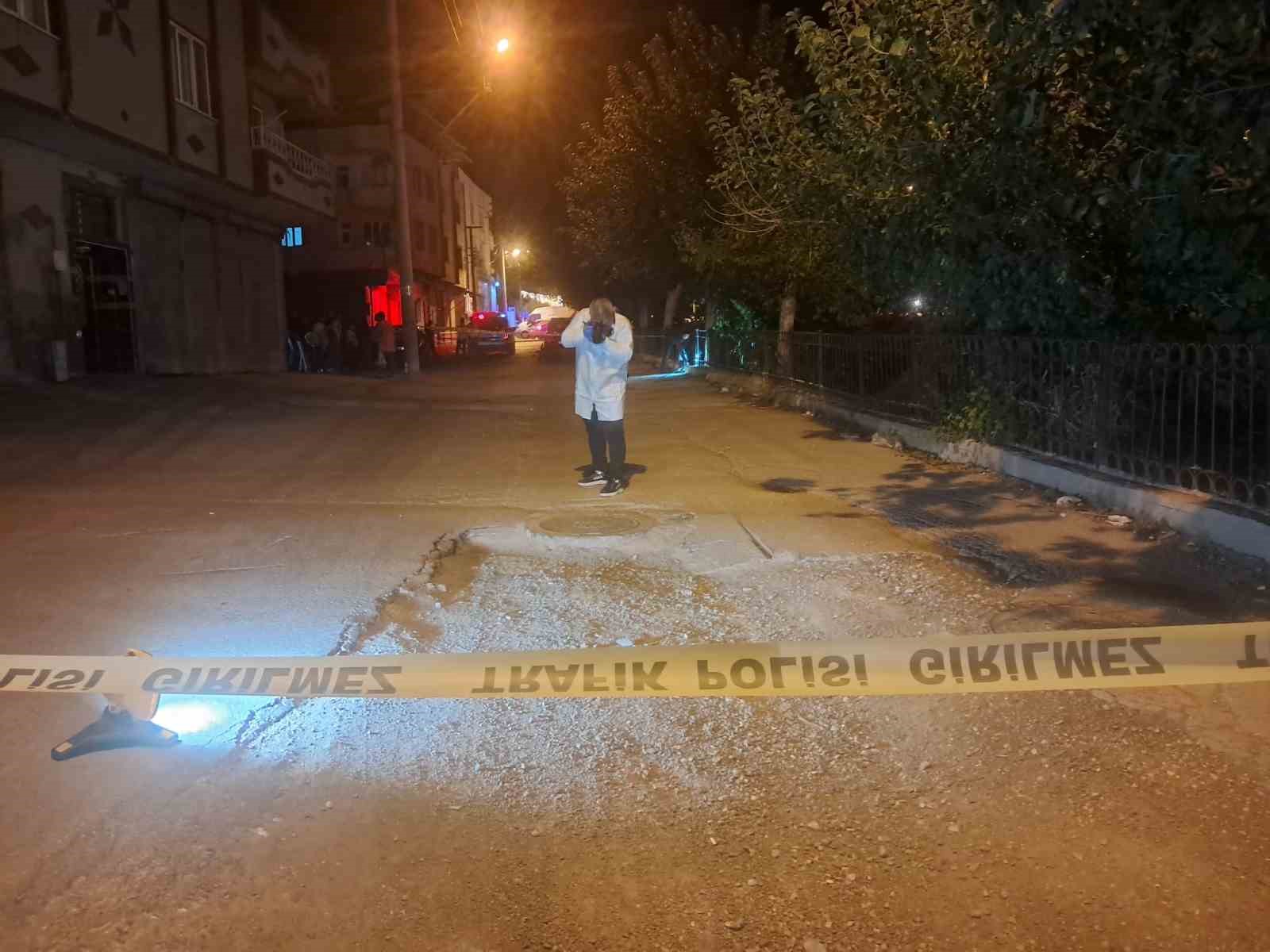 KİLİS’TE MOTOSİKLET RÖGAR KAPAĞINA ÇARPTI: 1 AĞIR YARALI