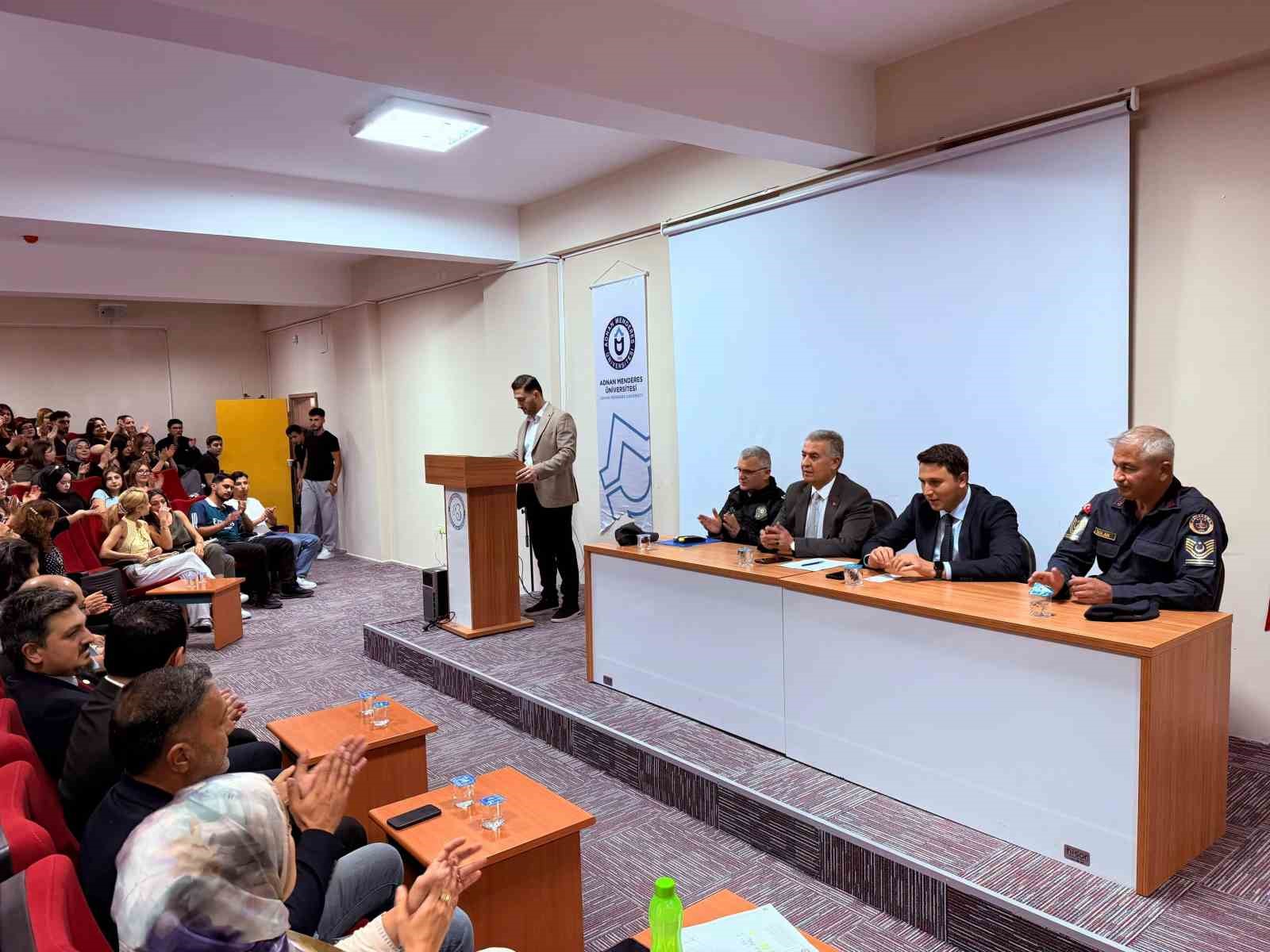 BUHARKENT’TE ÜNİVERSİTE ÖĞRENCİLERİ YEREL YÖNETİMLERİ KONUŞTU