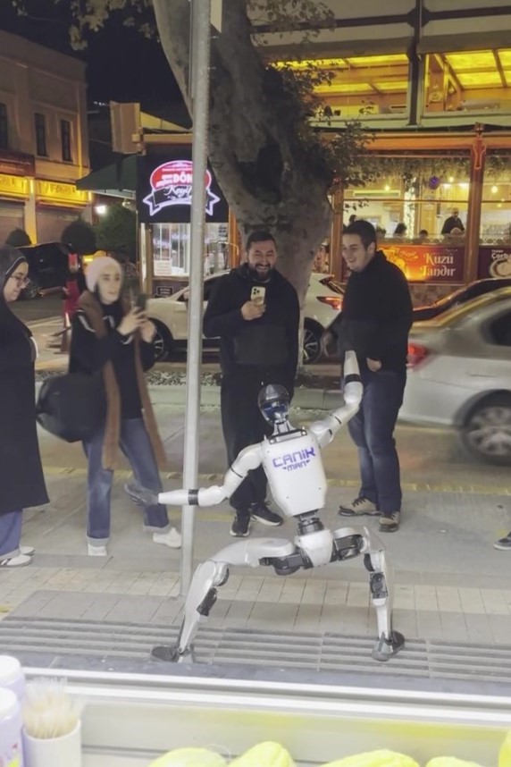 ‘KARATECİ ROBOT’ CANİKMAN AMASYALILARI MEST ETTİ