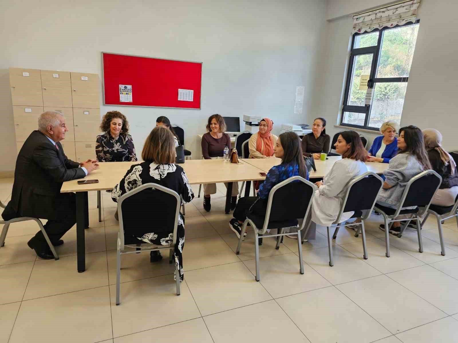 BALIKESİR MİLLİ EĞİTİM MÜDÜRÜ KAL, ÖĞRETMENLERİ DİNLEDİ